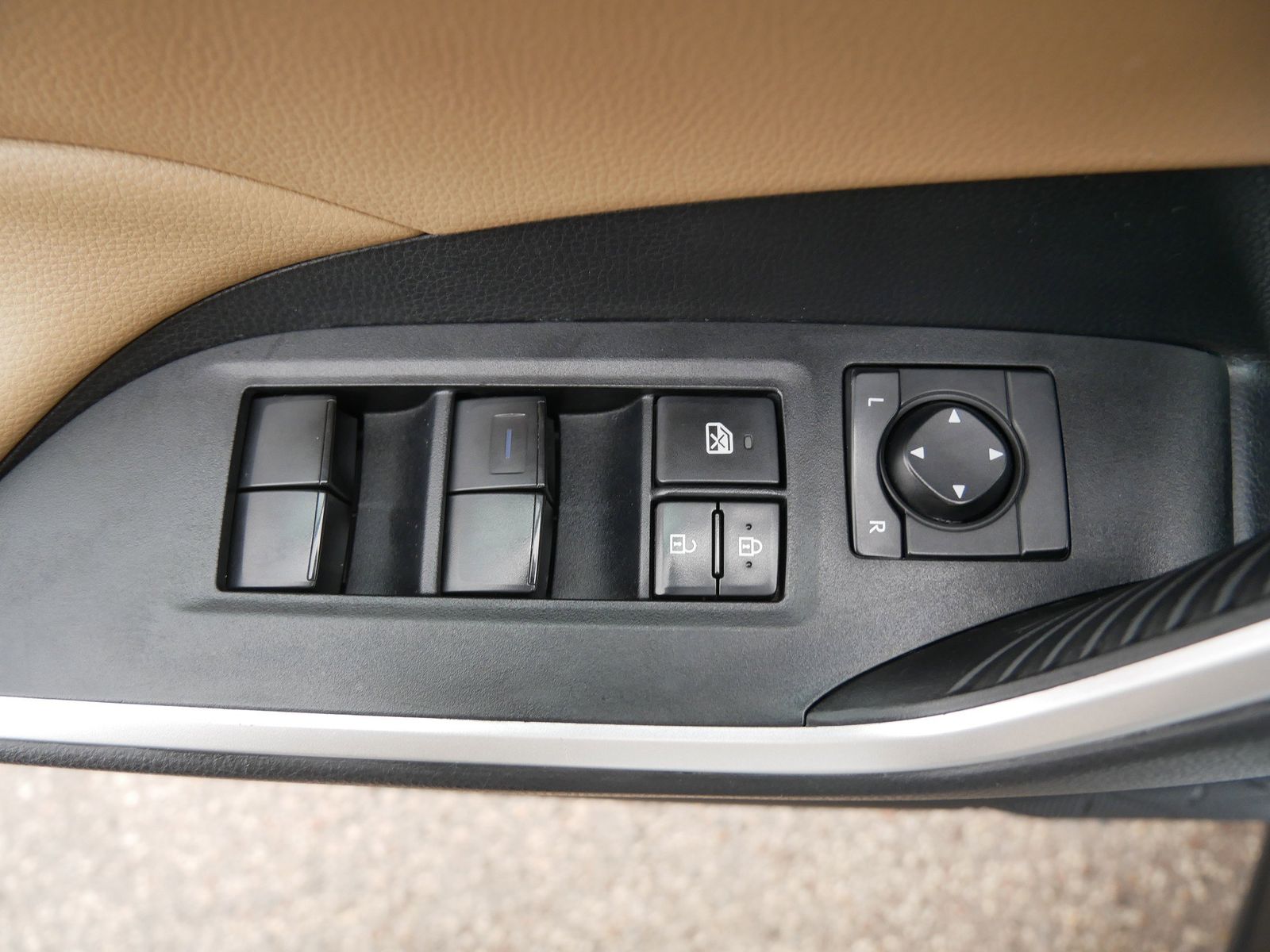 Thumbnail: 2019 Toyota RAV4 - 16