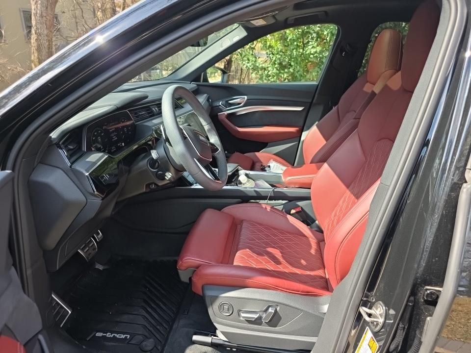 Thumbnail: 2024 Audi SQ8 e-tron - 2