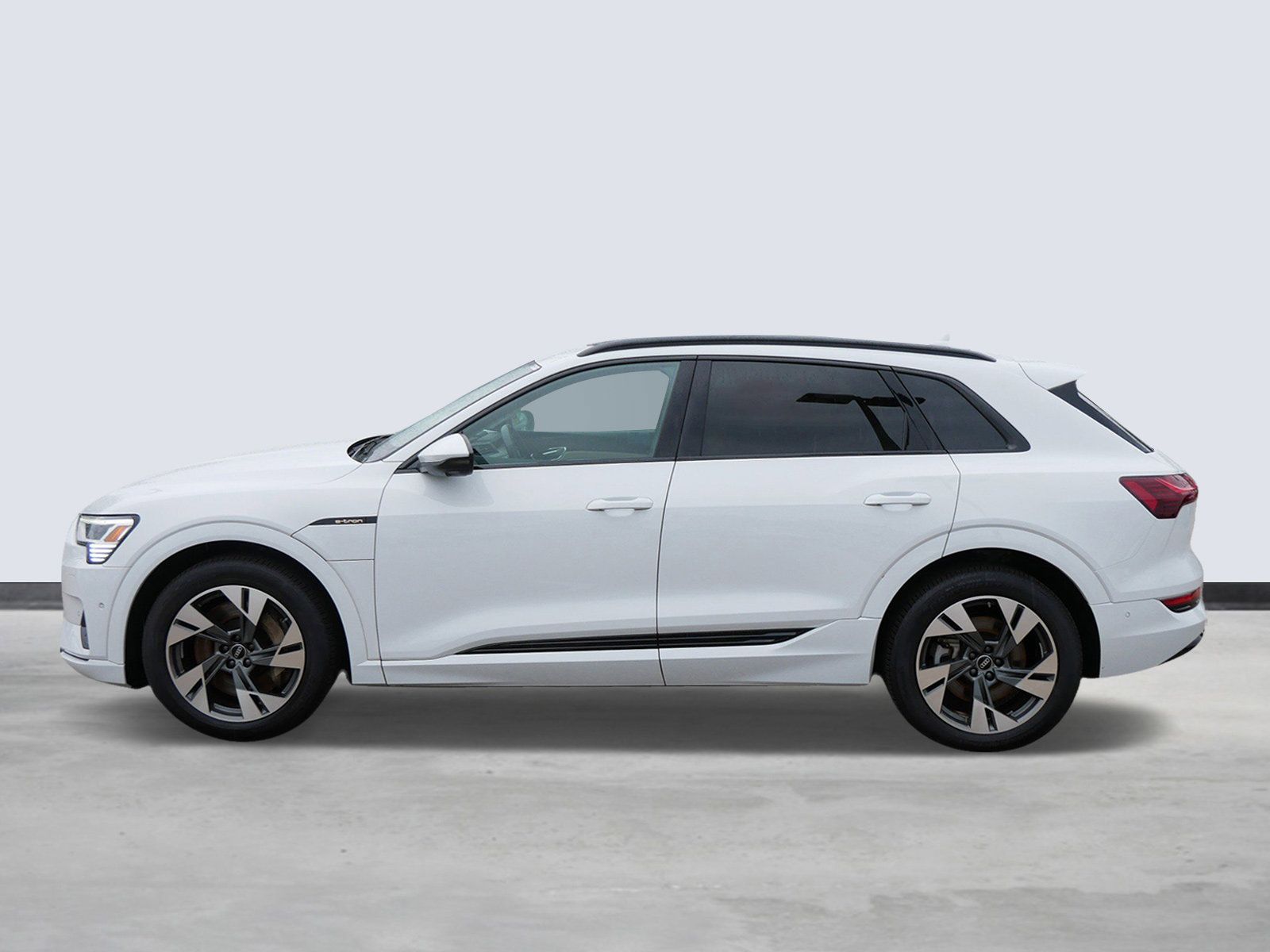 Thumbnail: 2022 Audi e-tron - 2