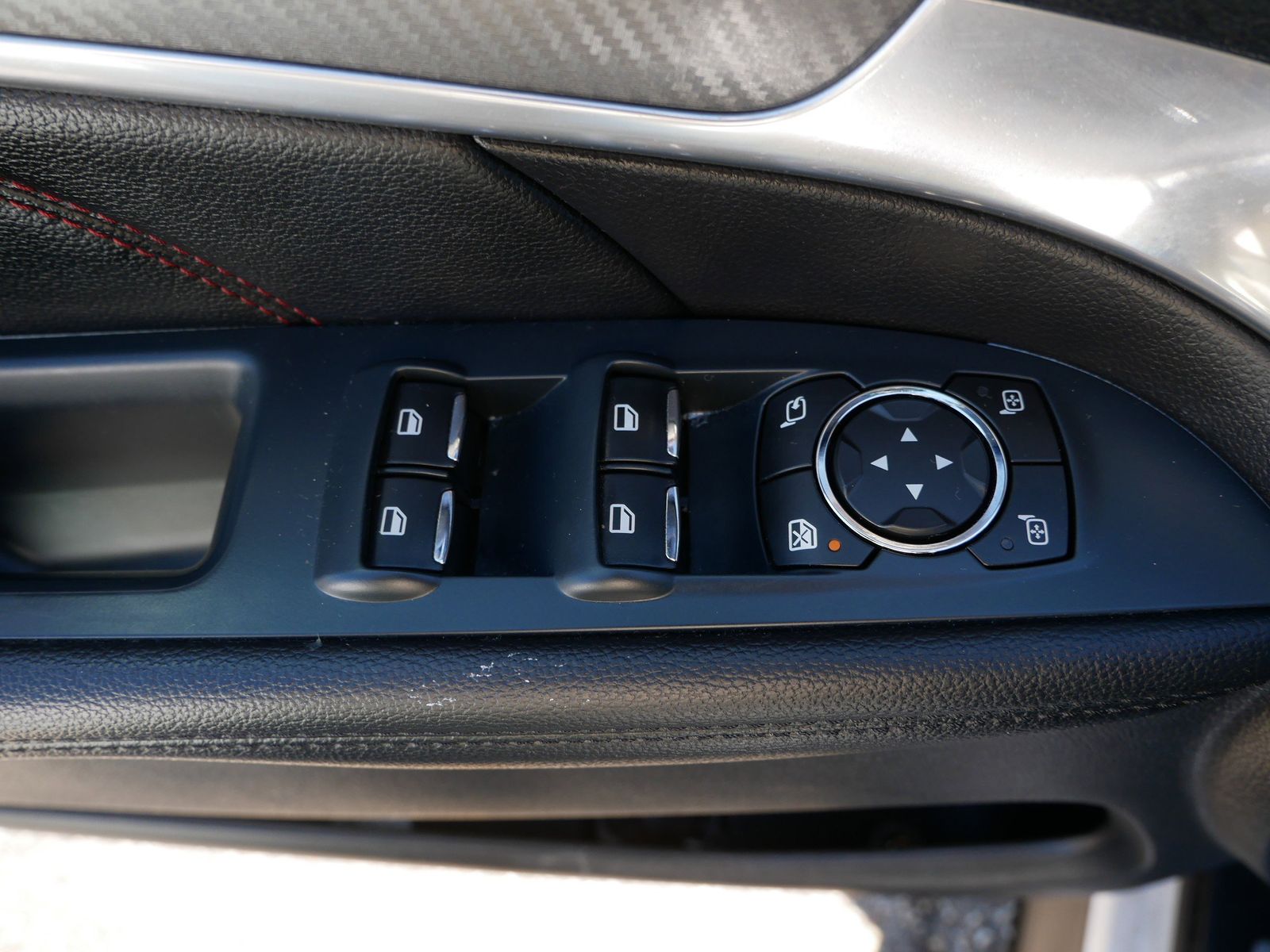 Thumbnail: 2016 Ford Explorer - 10