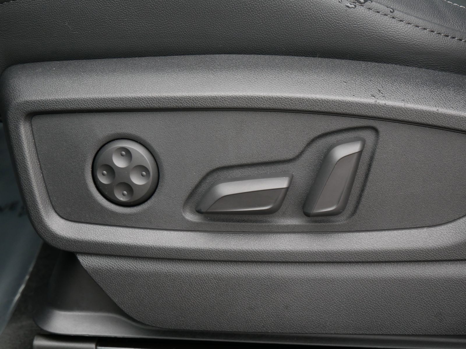 Thumbnail: 2025 Audi Q5 - 17