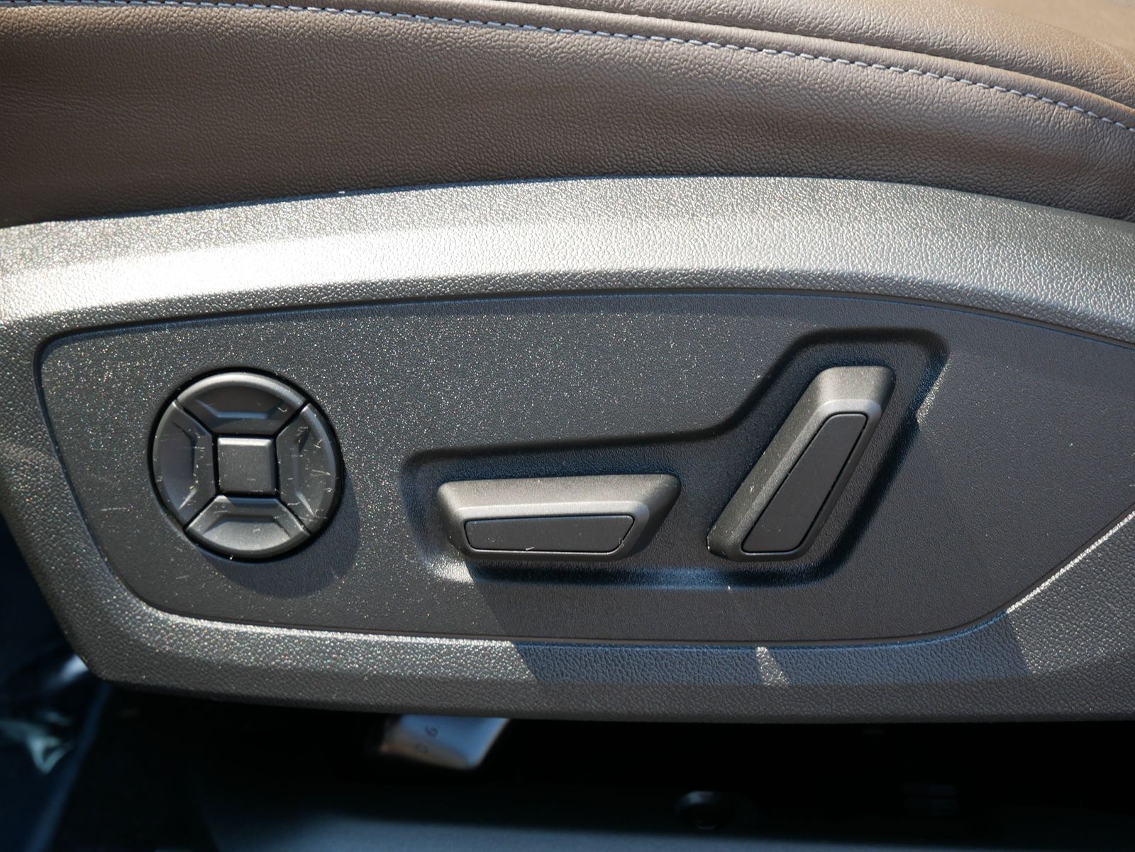 Thumbnail: 2024 Audi Q4 e-tron - 17