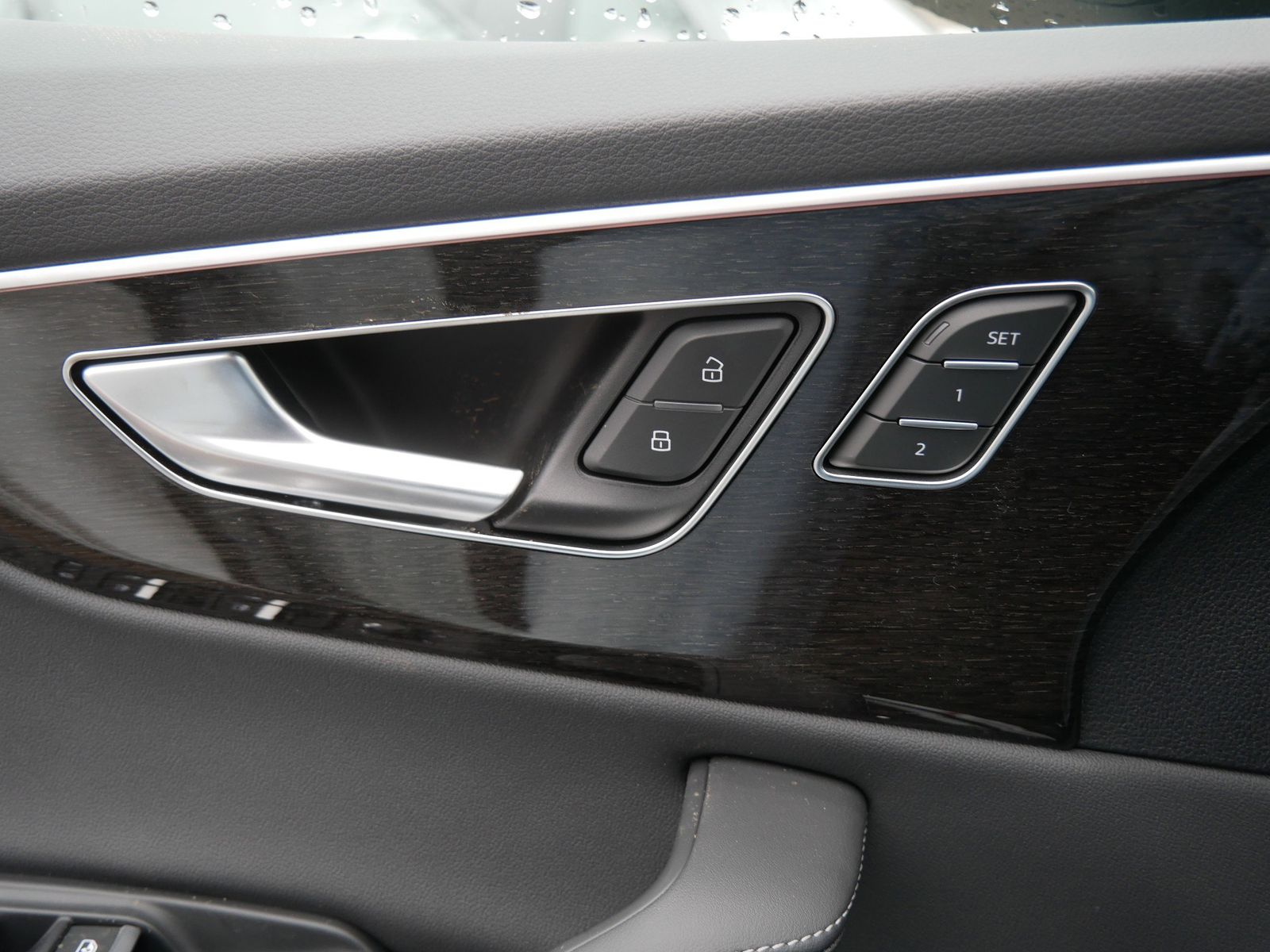 Thumbnail: 2026 Audi Q8 - 16