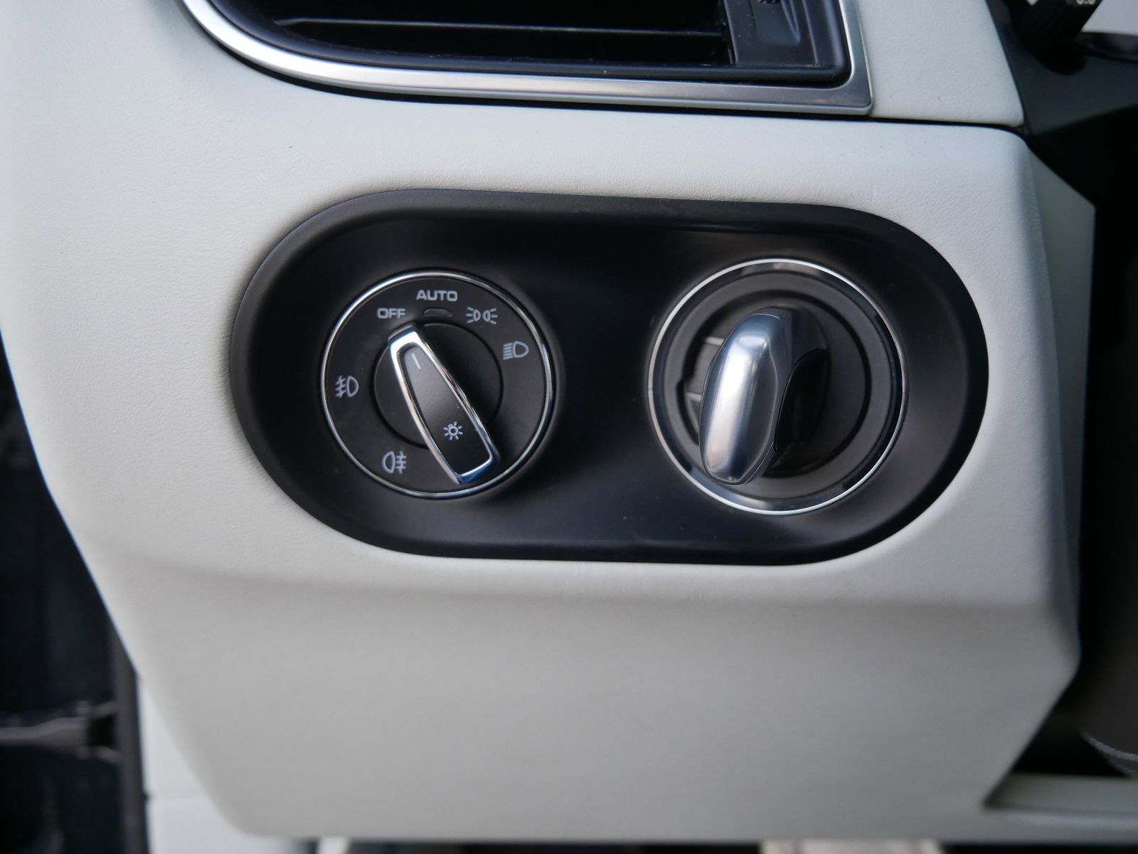 Thumbnail: 2017 Porsche Macan - 26