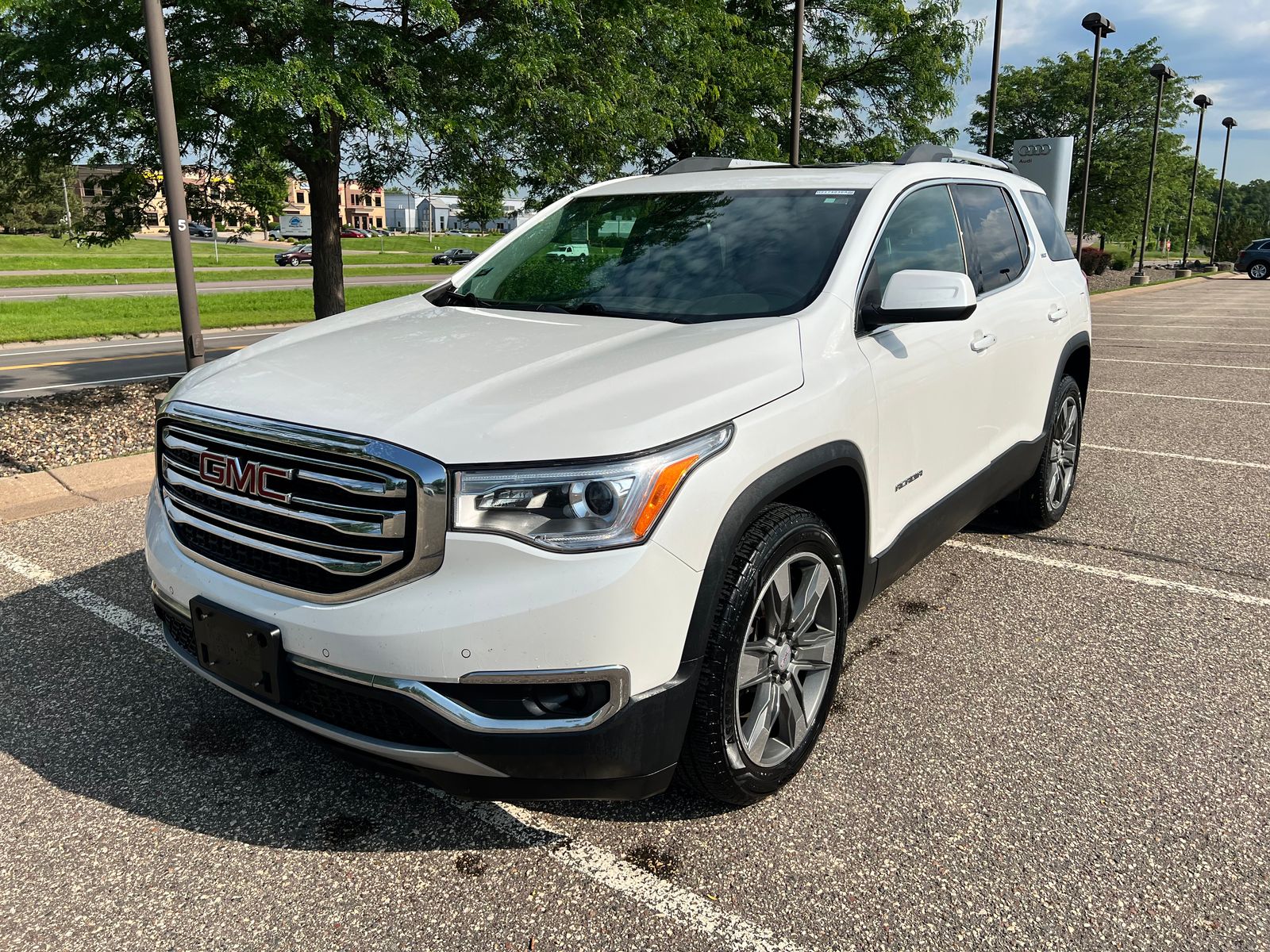 2017 GMC Acadia SLT Hero Image