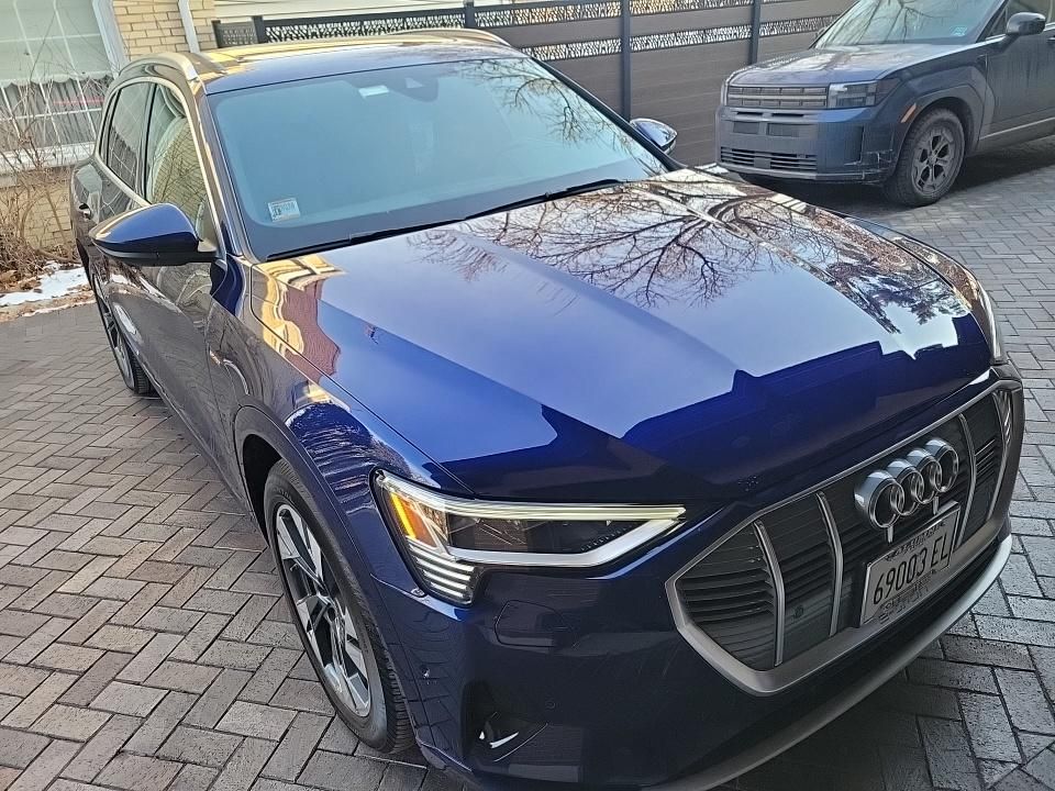 Thumbnail: 2023 Audi e-tron - 5
