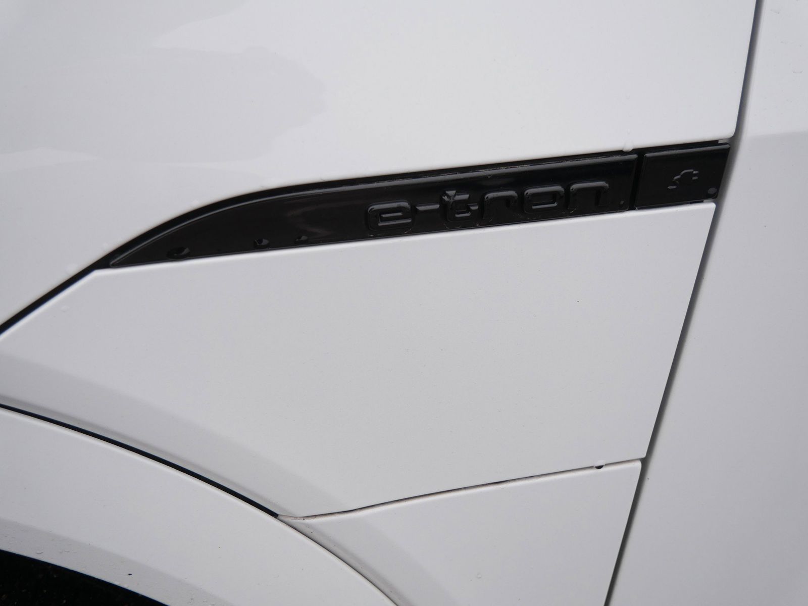 Thumbnail: 2024 Audi Q8 e-tron - 9