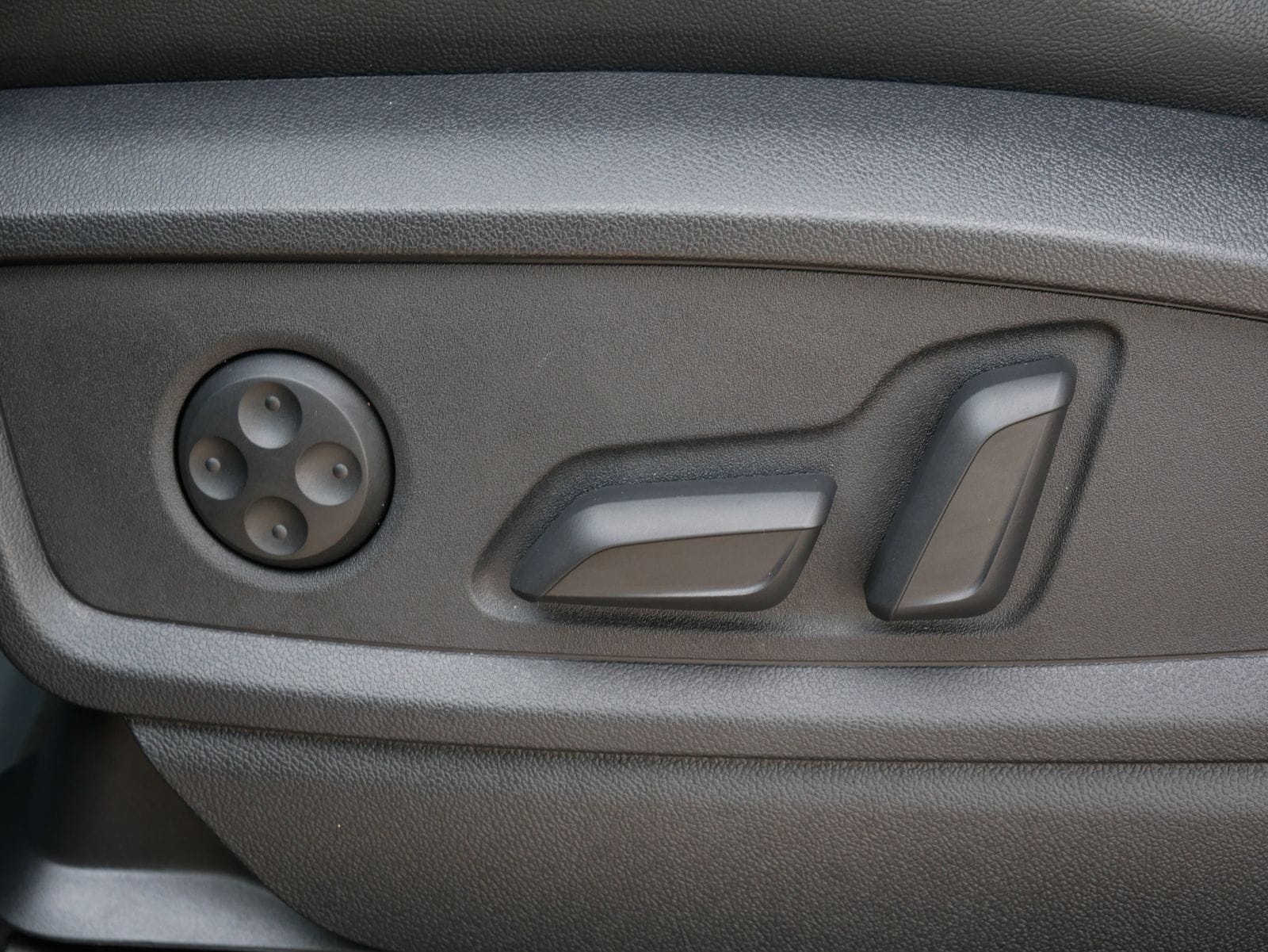 Thumbnail: 2025 Audi Q5 - 18