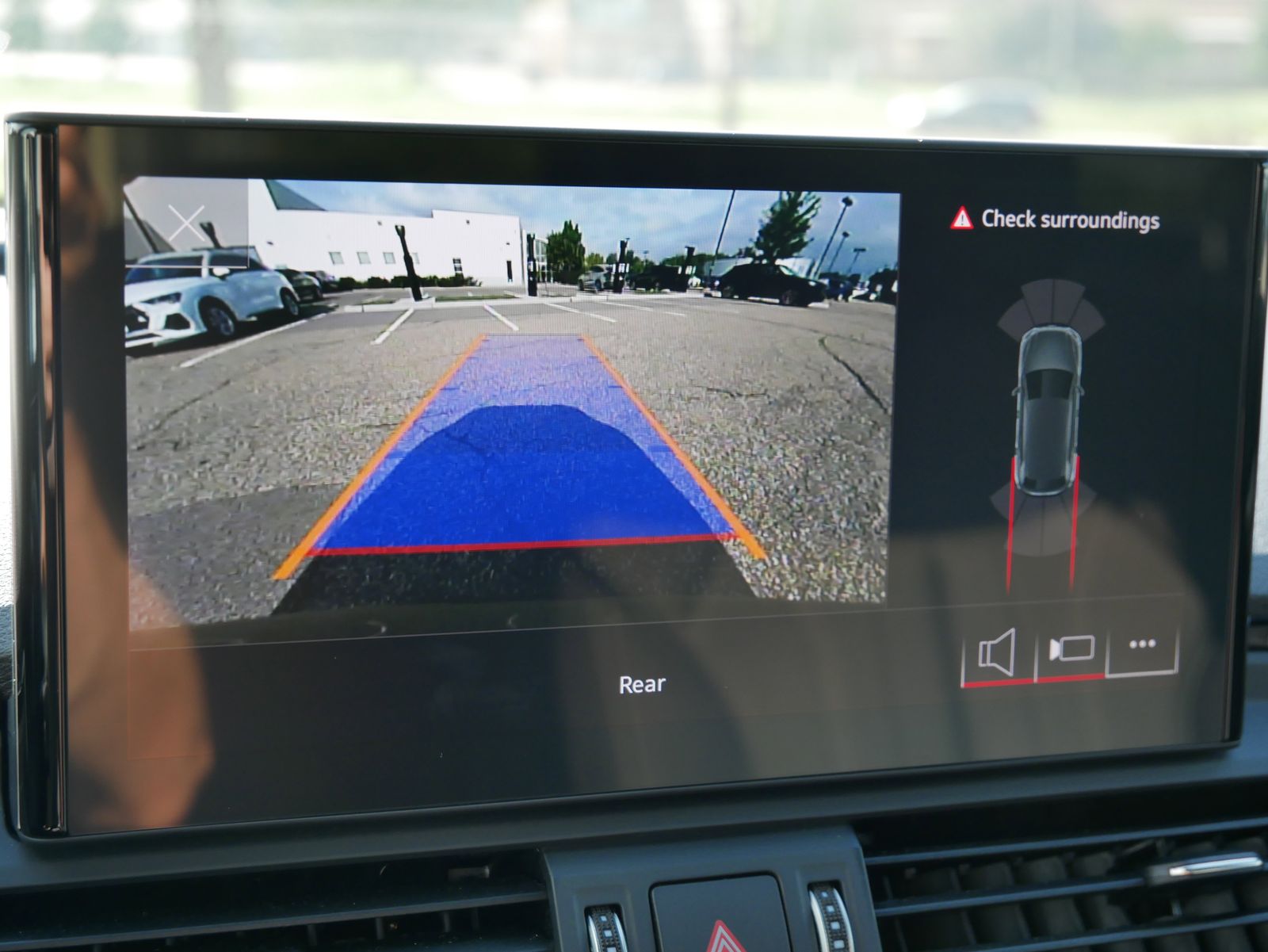 Thumbnail: 2025 Audi Q5 - 24