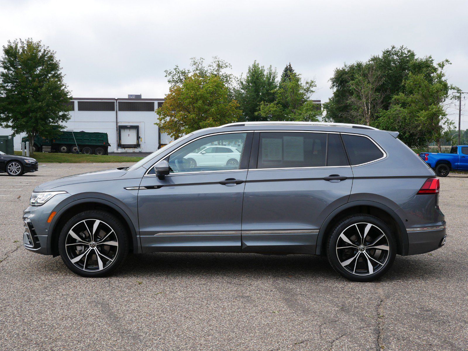 Used 2023 Volkswagen Tiguan SEL R-LINE with VIN 3VV4B7AX3PM059178 for sale in Maplewood, MN