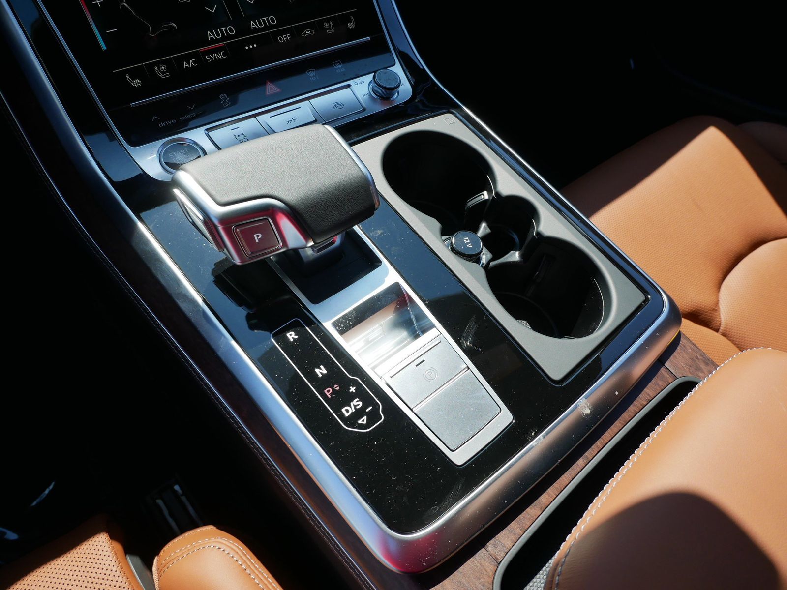 Thumbnail: 2026 Audi Q8 - 17