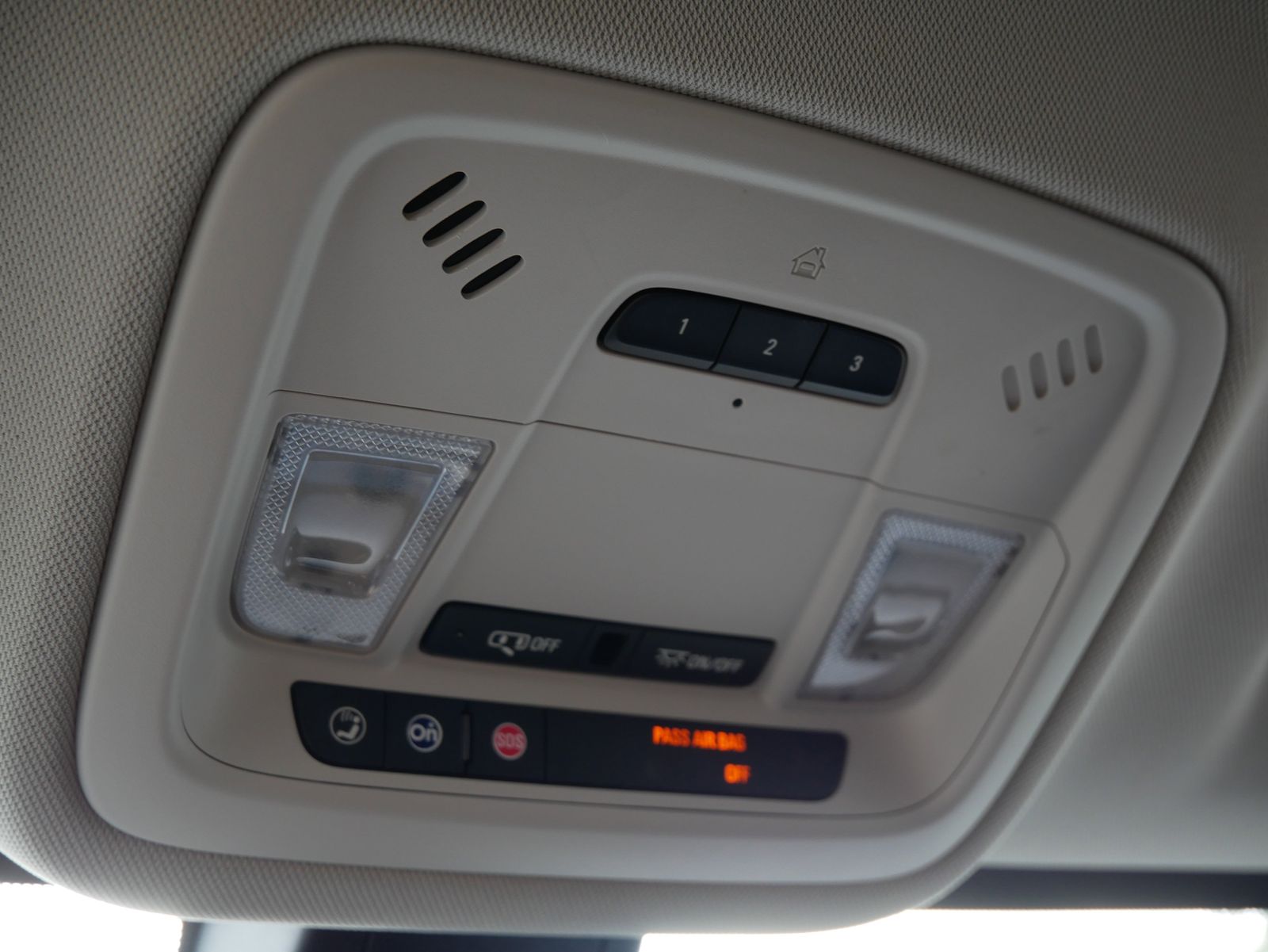 Thumbnail: 2018 Chevrolet Traverse - 23