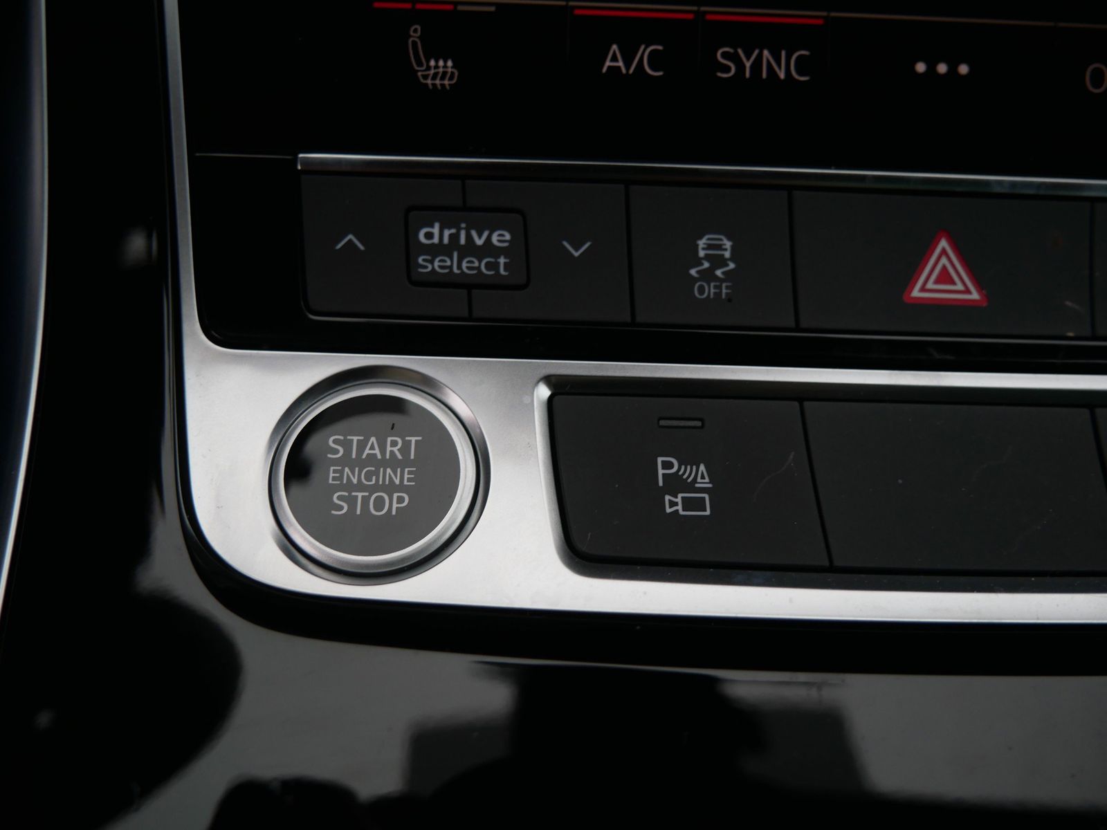 Thumbnail: 2025 Audi Q8 - 20