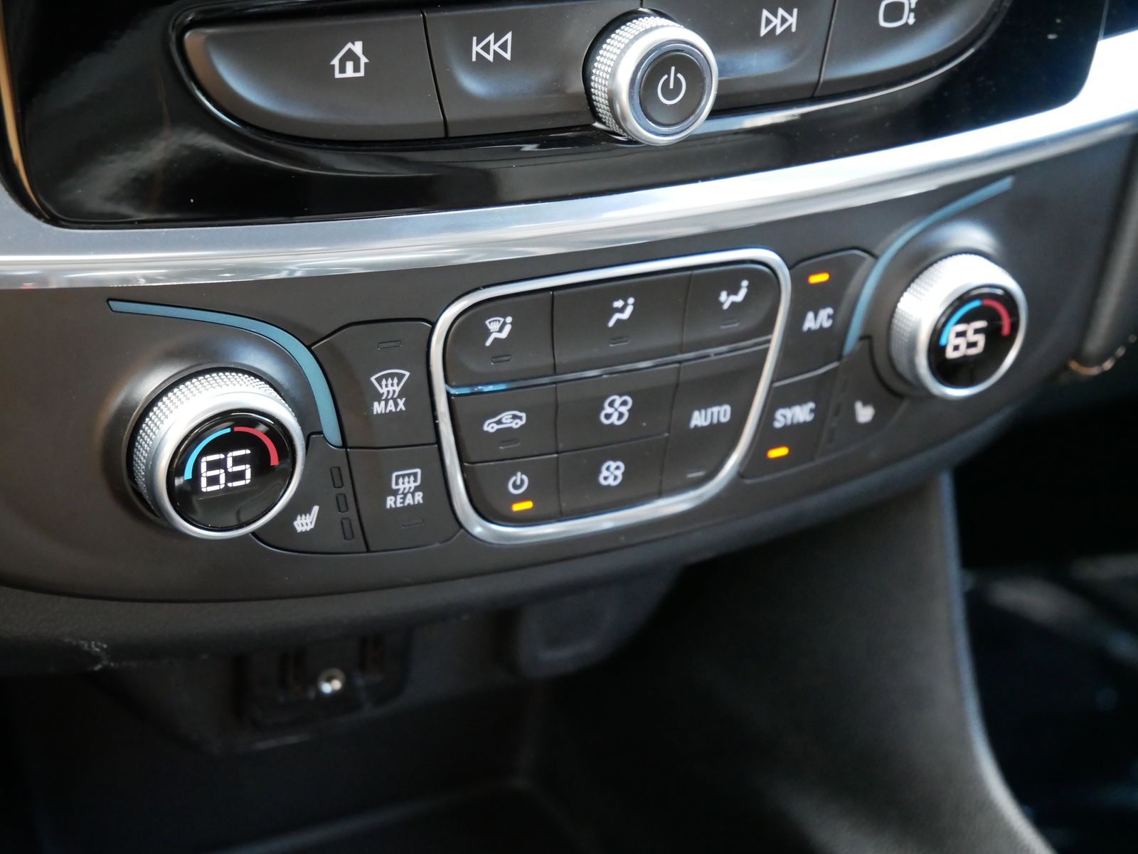 Thumbnail: 2018 Chevrolet Traverse - 20