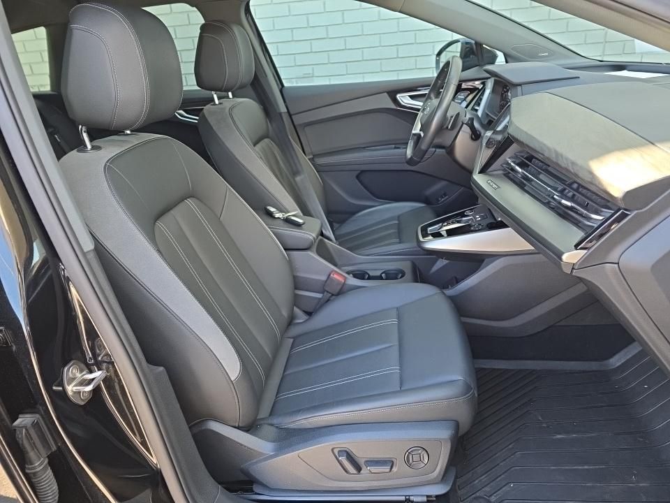 Thumbnail: 2023 Audi Q4 e-tron - 14
