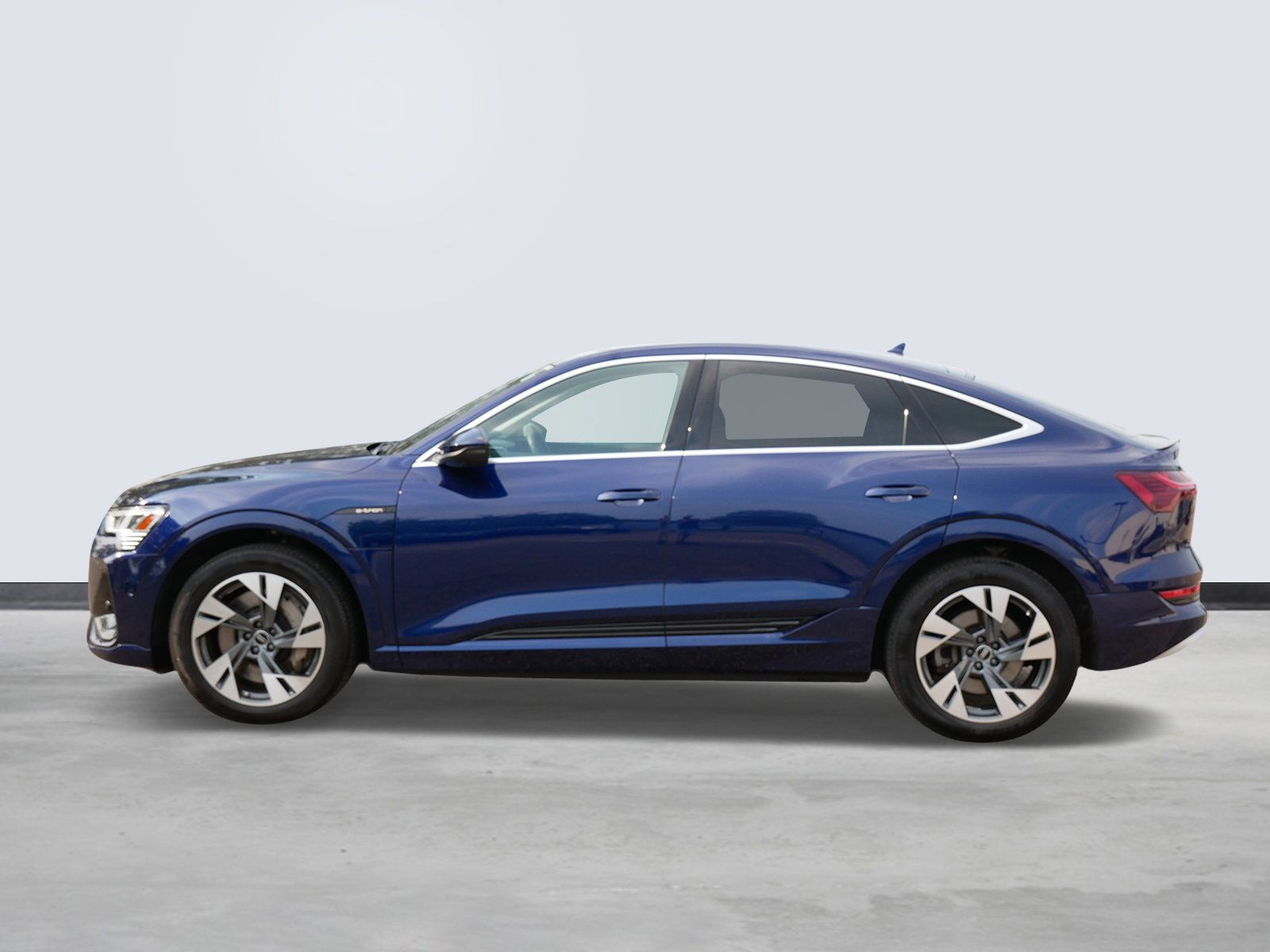 Thumbnail: 2022 Audi e-tron S - 2