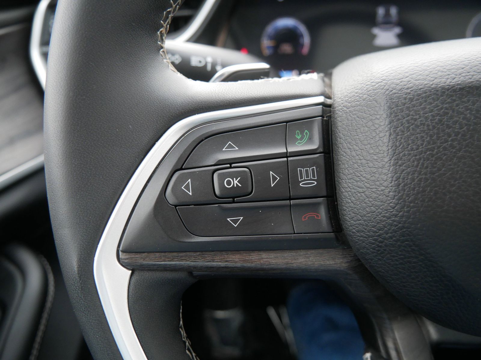 Thumbnail: 2024 Jeep Grand Cherokee - 24