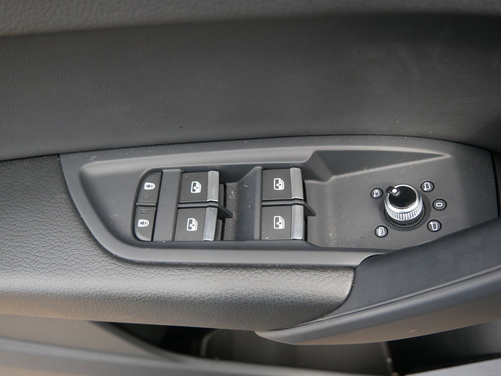 Thumbnail: 2024 Audi Q5 - 11