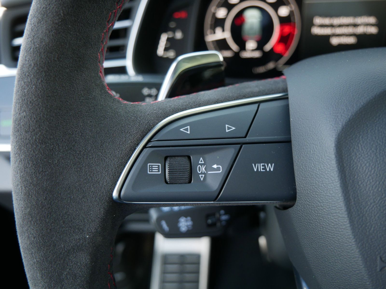 Thumbnail: 2026 Audi RS Q8 - 29