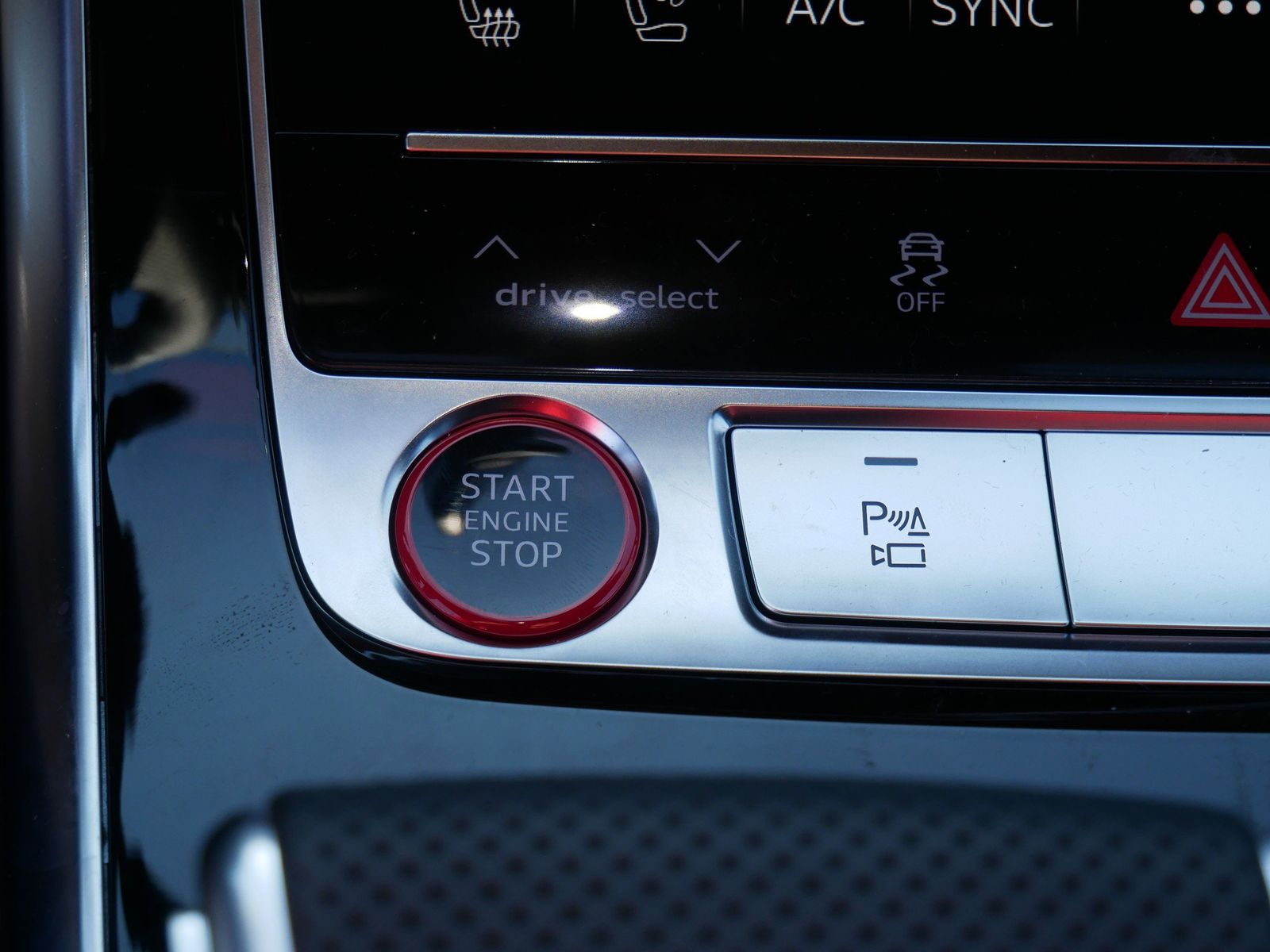 Thumbnail: 2026 Audi SQ7 - 19