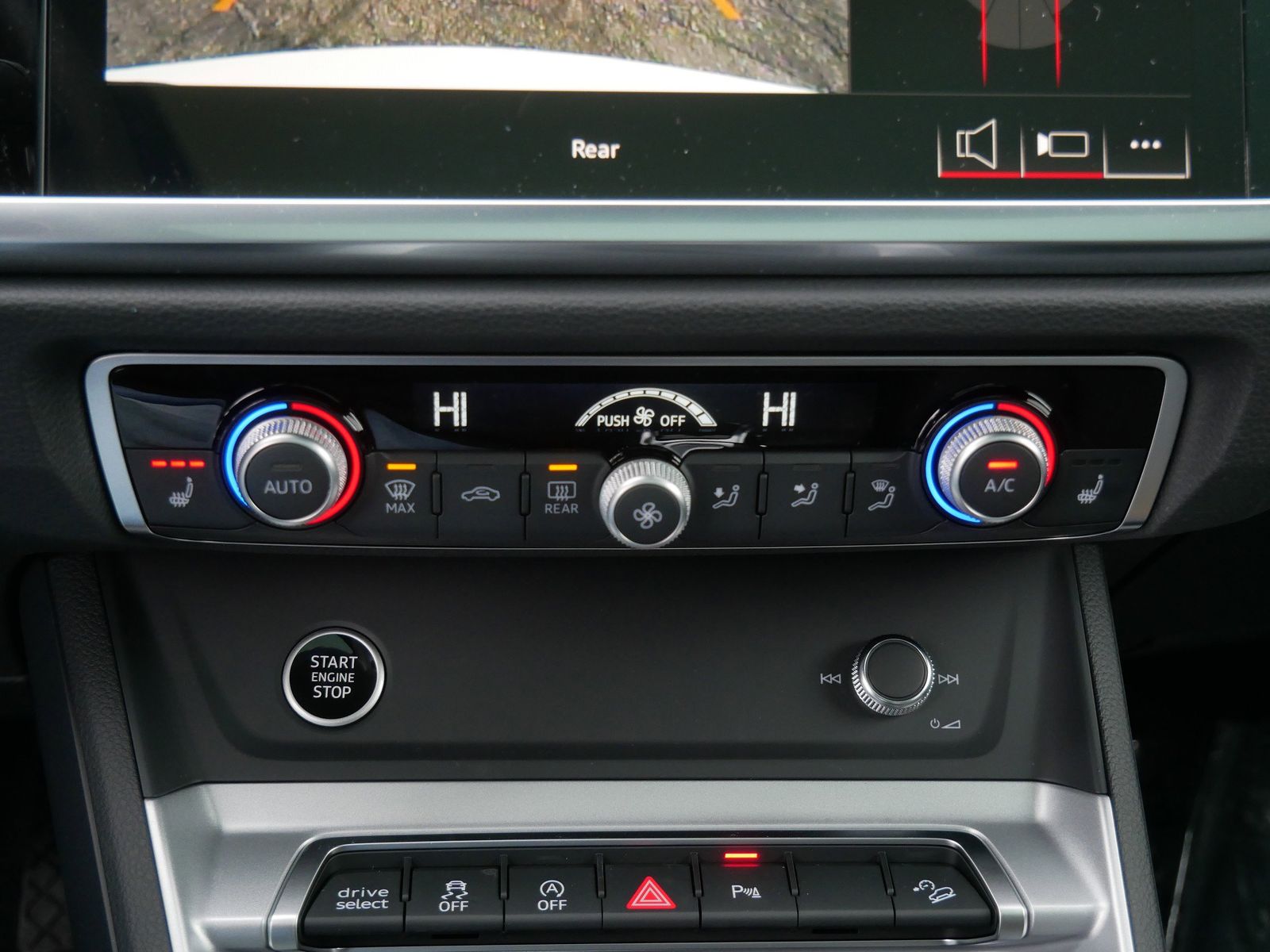 Thumbnail: 2025 Audi Q3 - 19