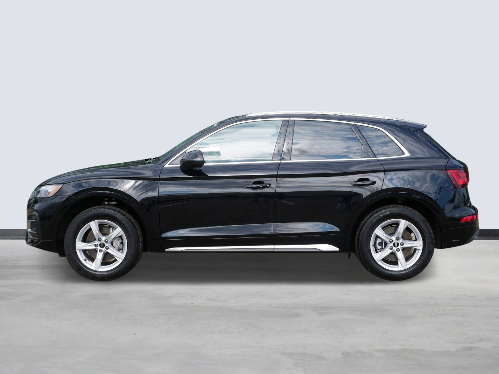 Used 2024 Audi Q5 Premium with VIN WA1ABAFY2R2013555 for sale in Maplewood, MN