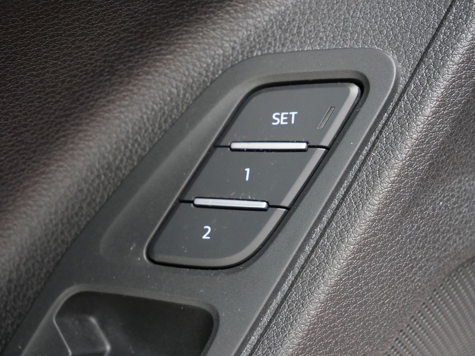 Thumbnail: 2023 Audi Q3 - 17