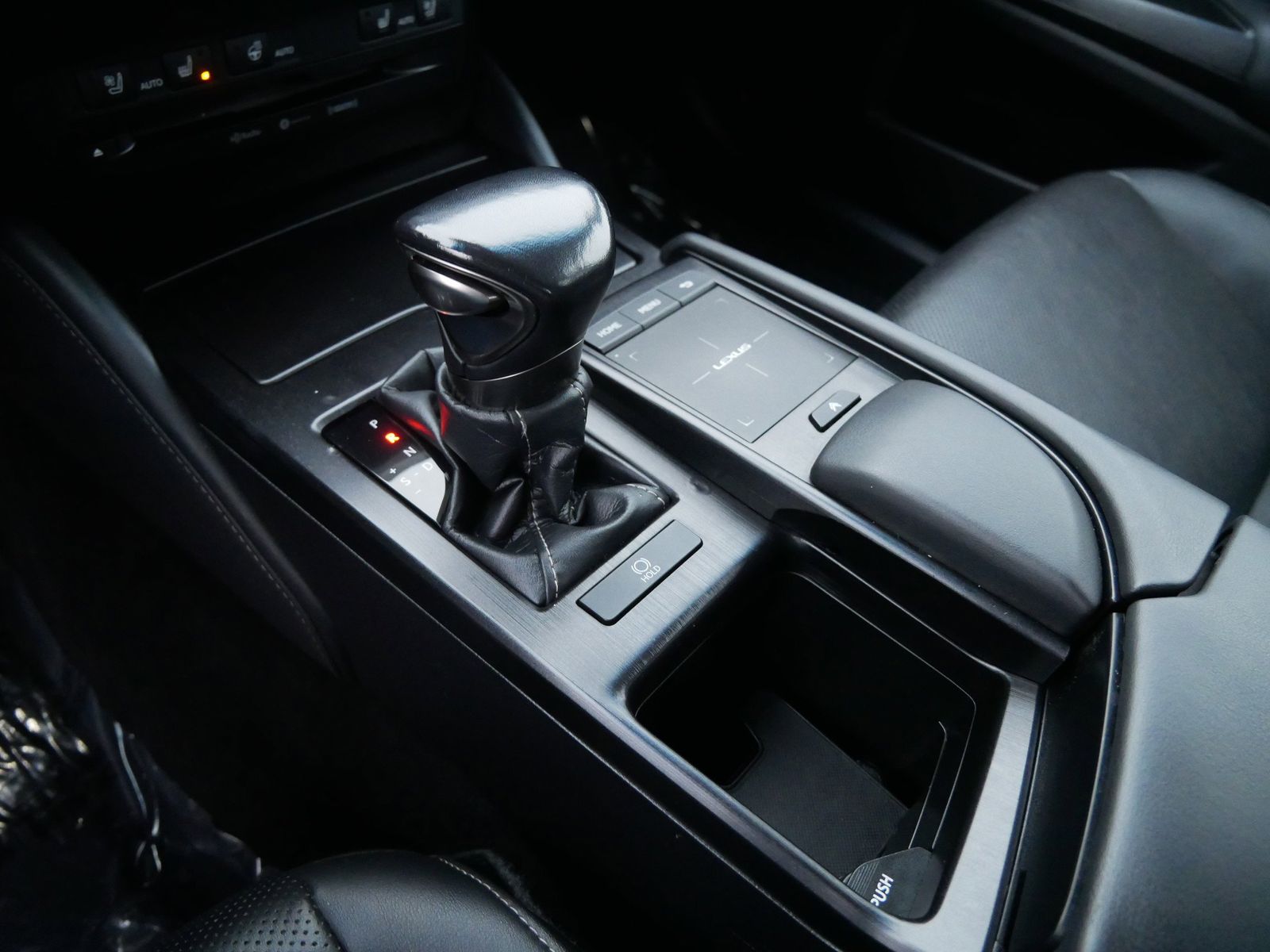 Thumbnail: 2021 Lexus ES - 22