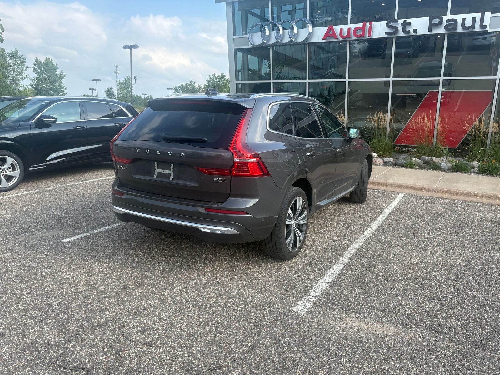 Thumbnail: 2022 Volvo XC60 - 3