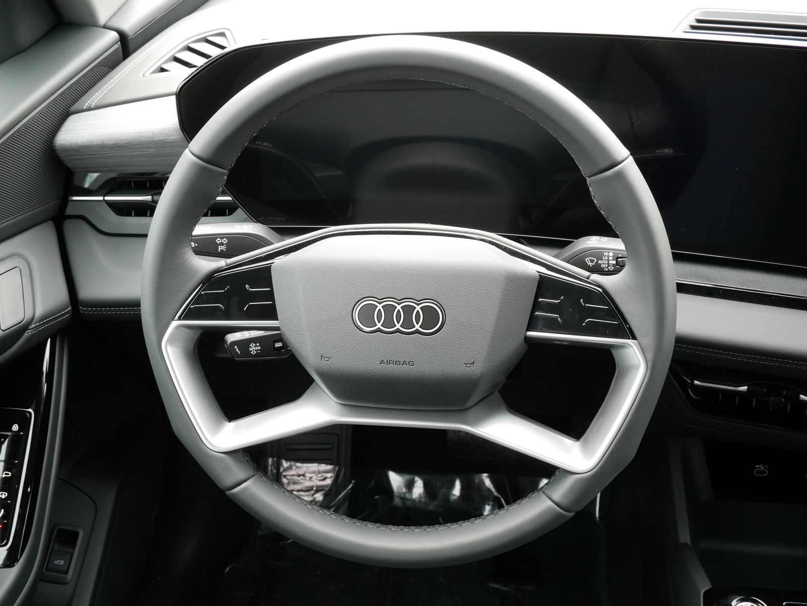Thumbnail: 2025 Audi Q6 e-tron - 12