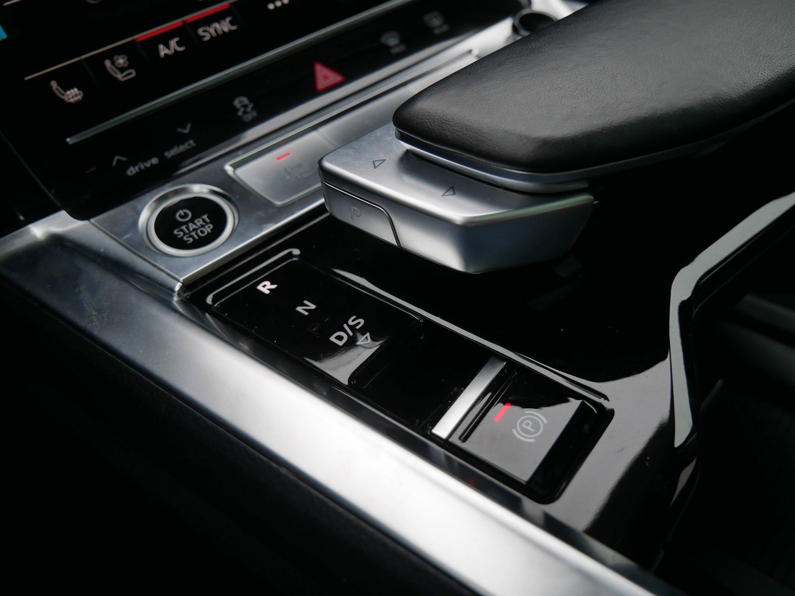 Thumbnail: 2024 Audi Q8 e-tron - 24