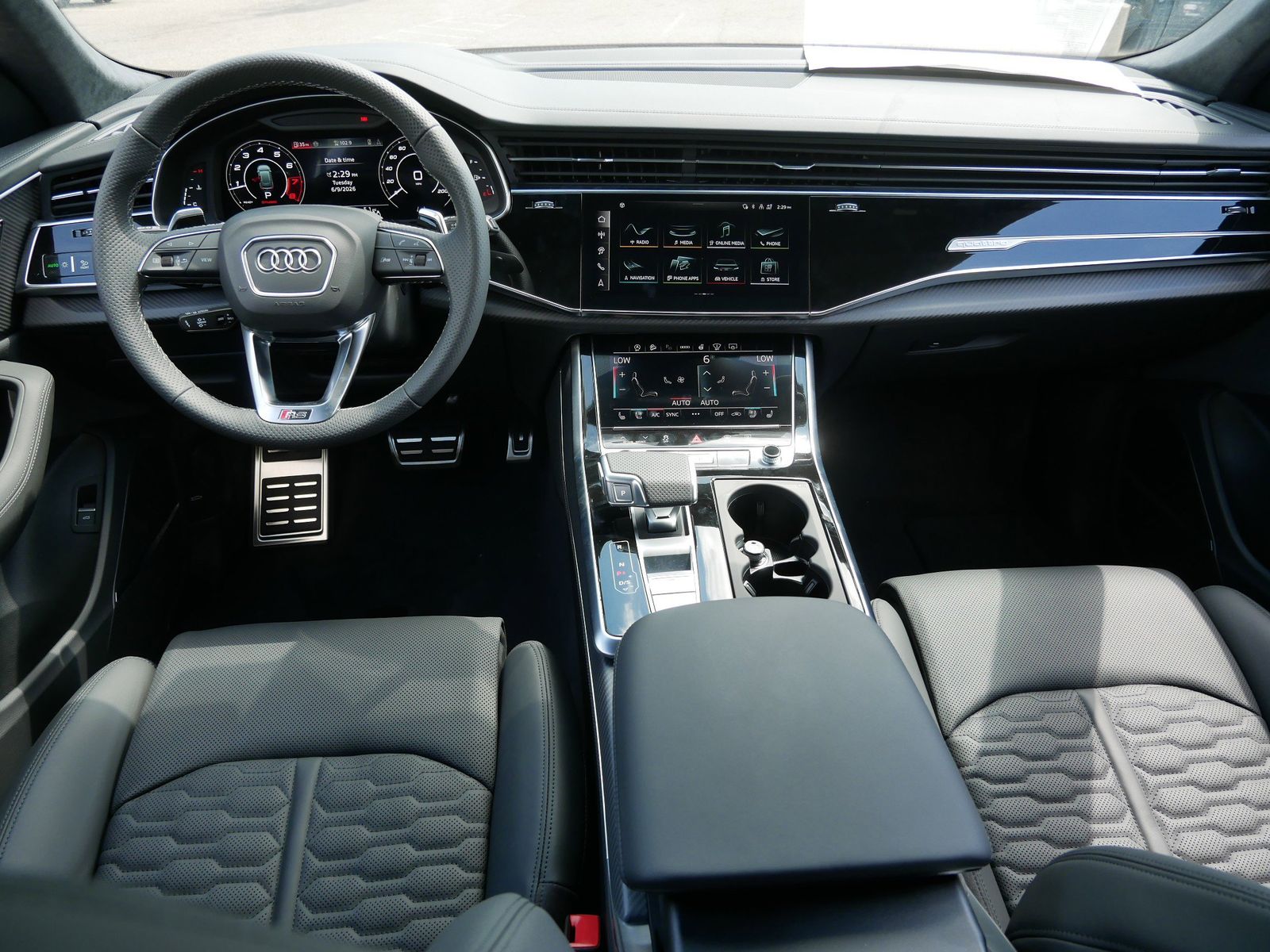Thumbnail: 2026 Audi RS Q8 - 11