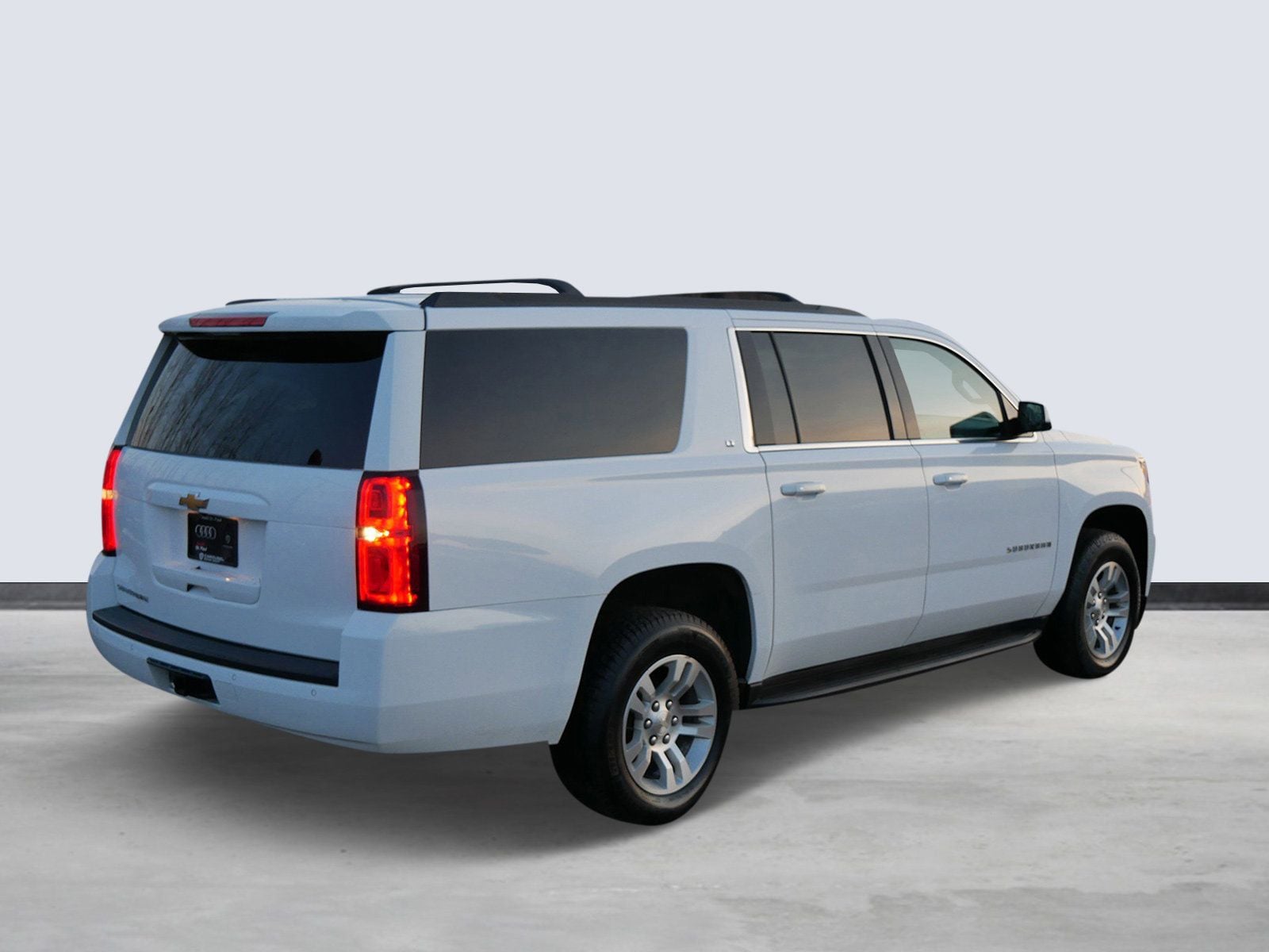 Thumbnail: 2019 Chevrolet Suburban - 4