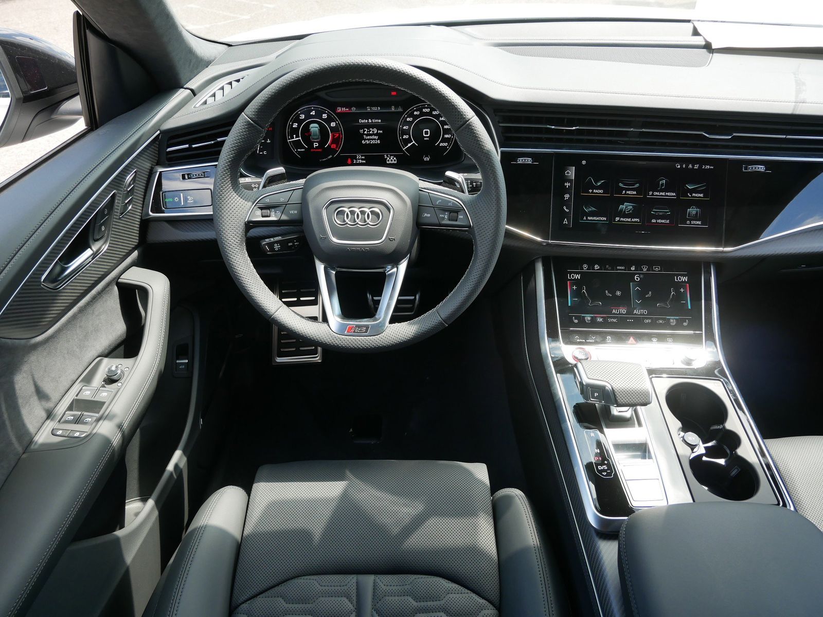 Thumbnail: 2026 Audi RS Q8 - 10