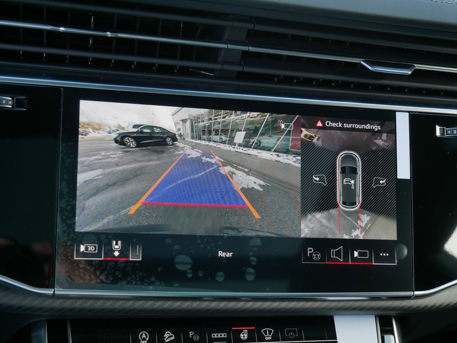 Thumbnail: 2026 Audi RS Q8 - 24