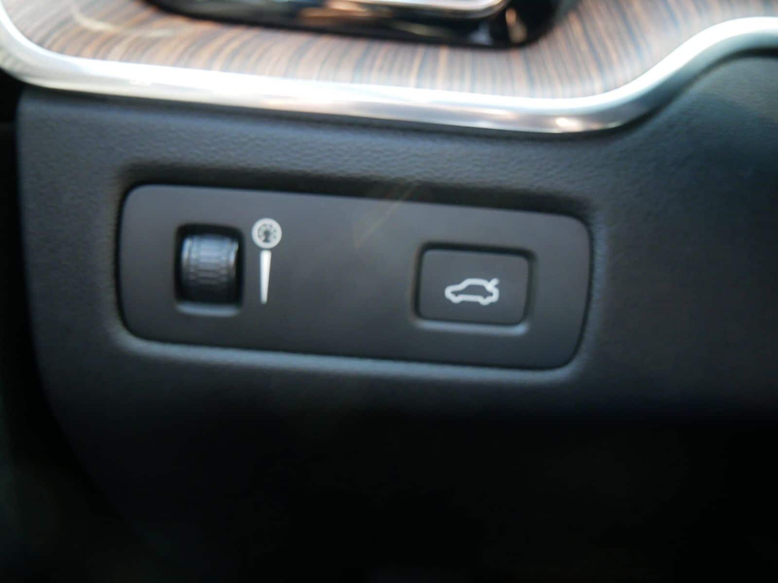 Thumbnail: 2019 Volvo XC60 - 27