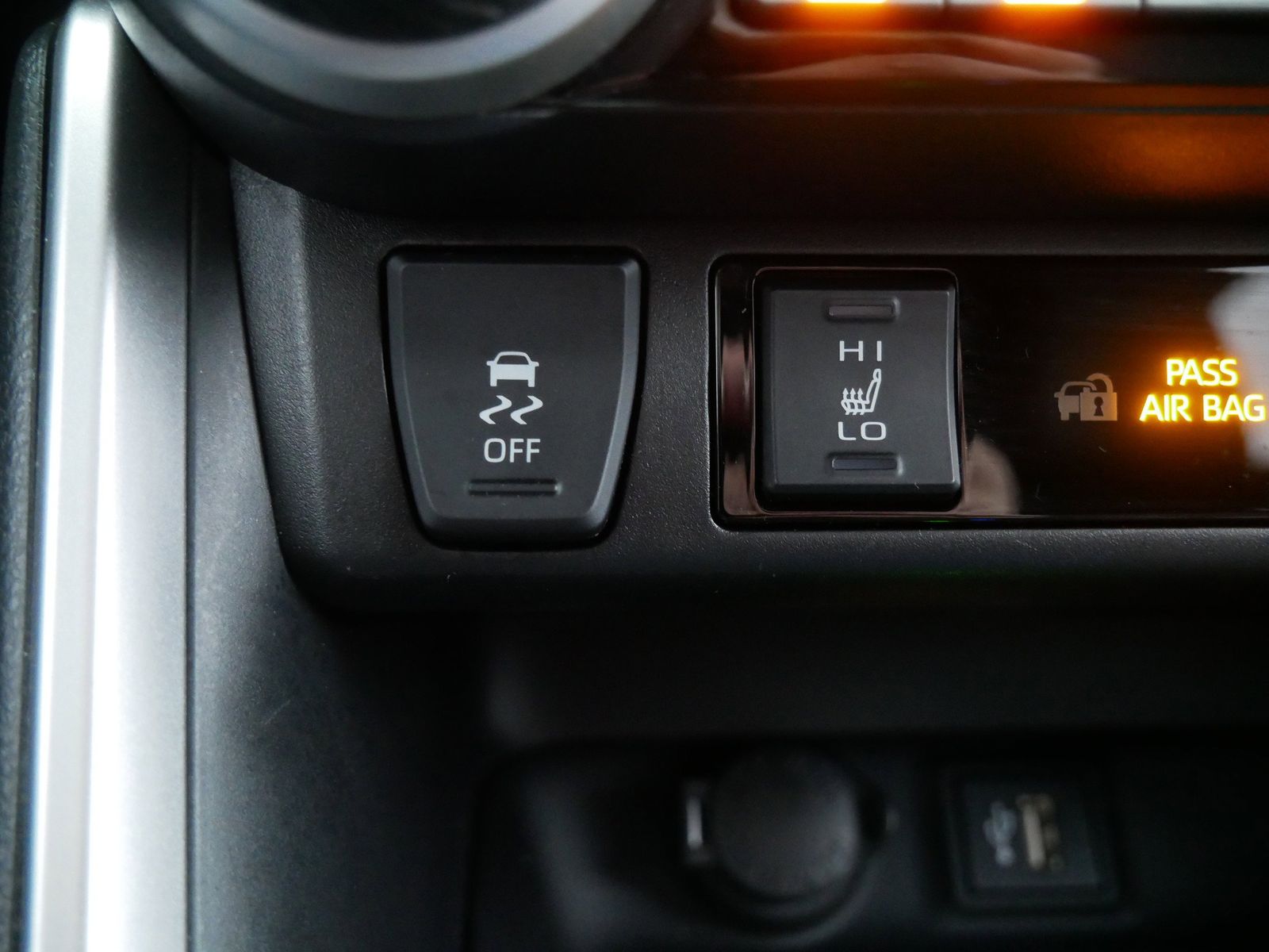 Thumbnail: 2023 Toyota RAV4 - 19