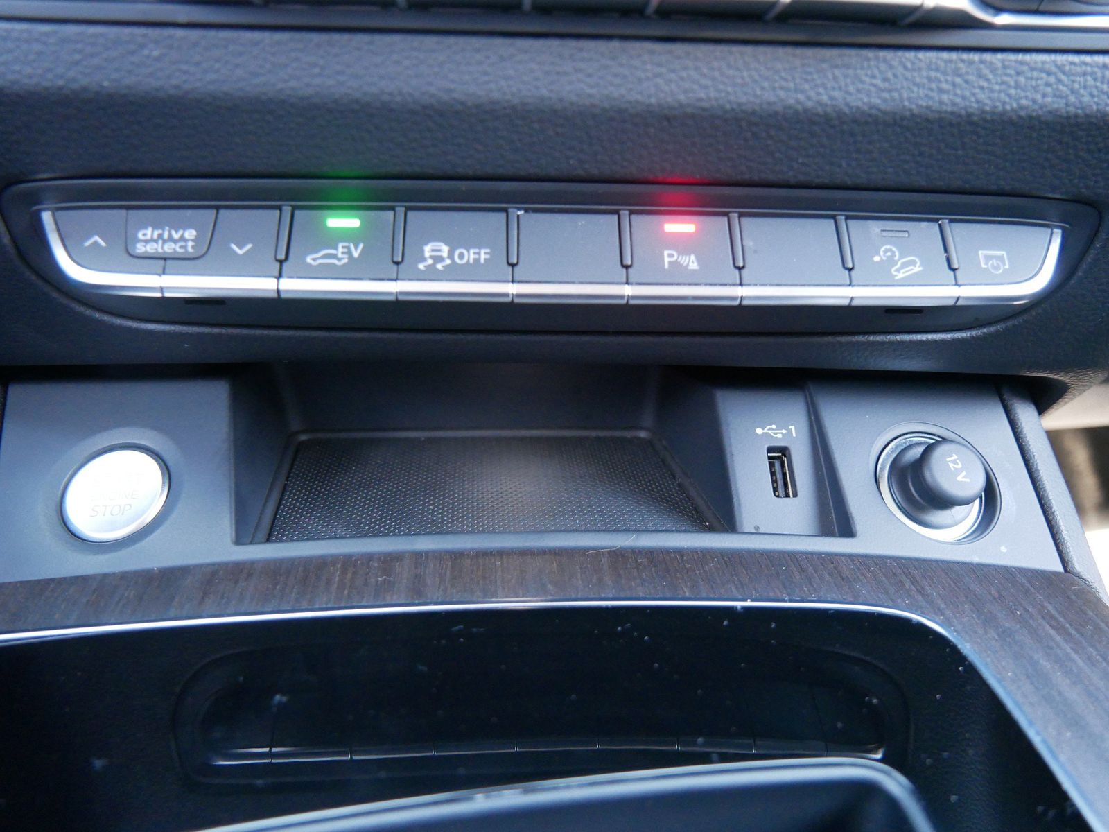 Thumbnail: 2025 Audi Q5 - 25