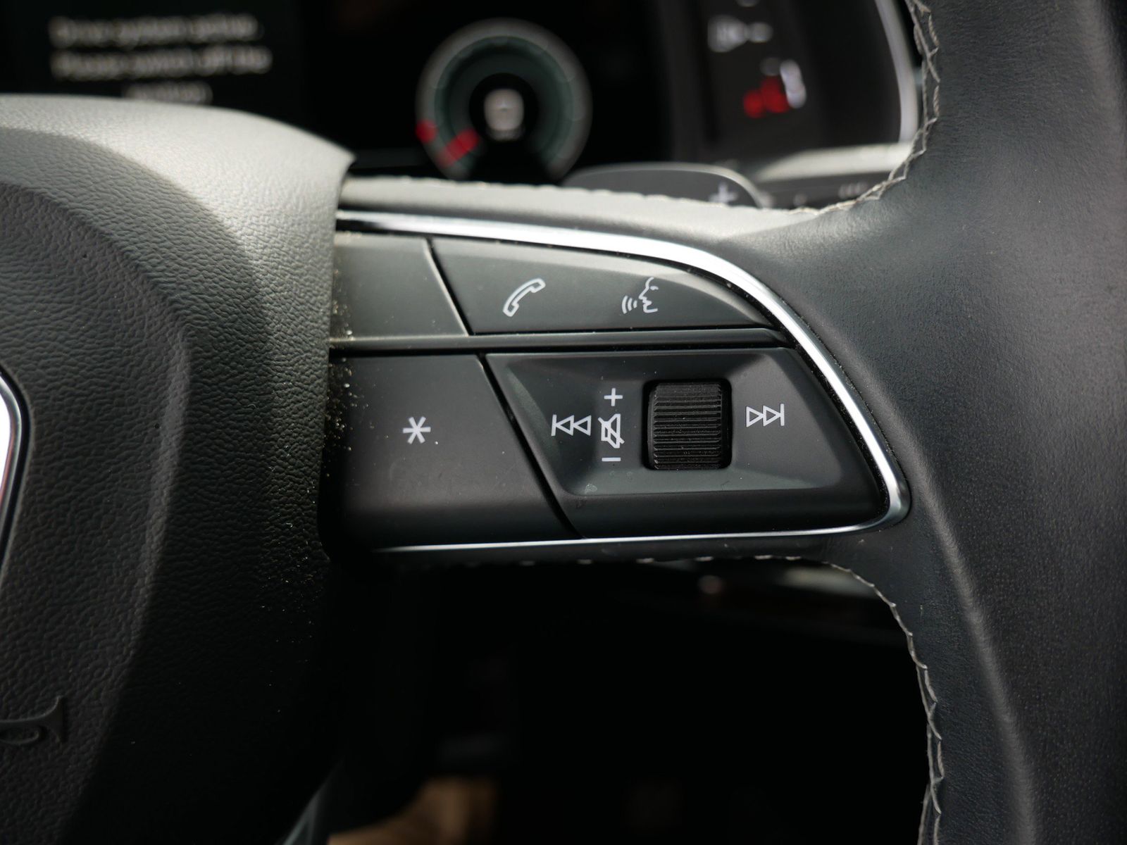 Thumbnail: 2021 Audi Q8 - 24