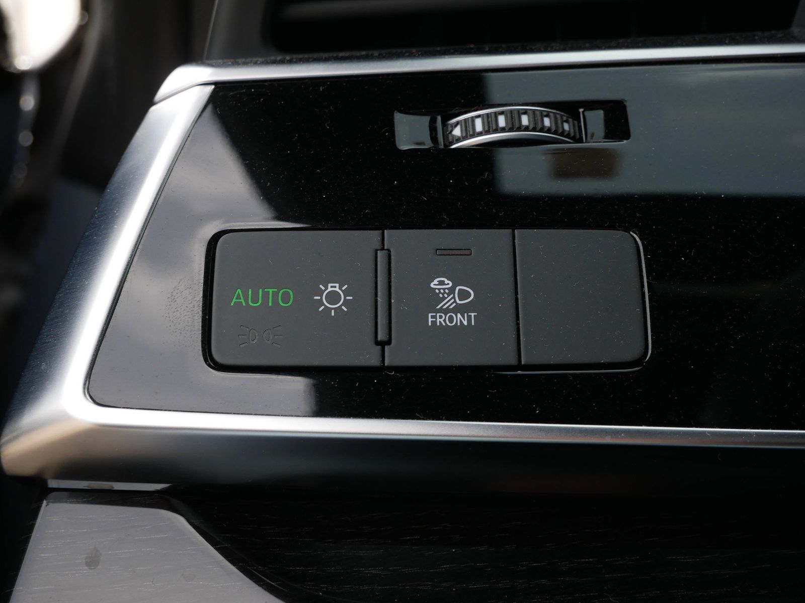 Thumbnail: 2021 Audi Q8 - 26