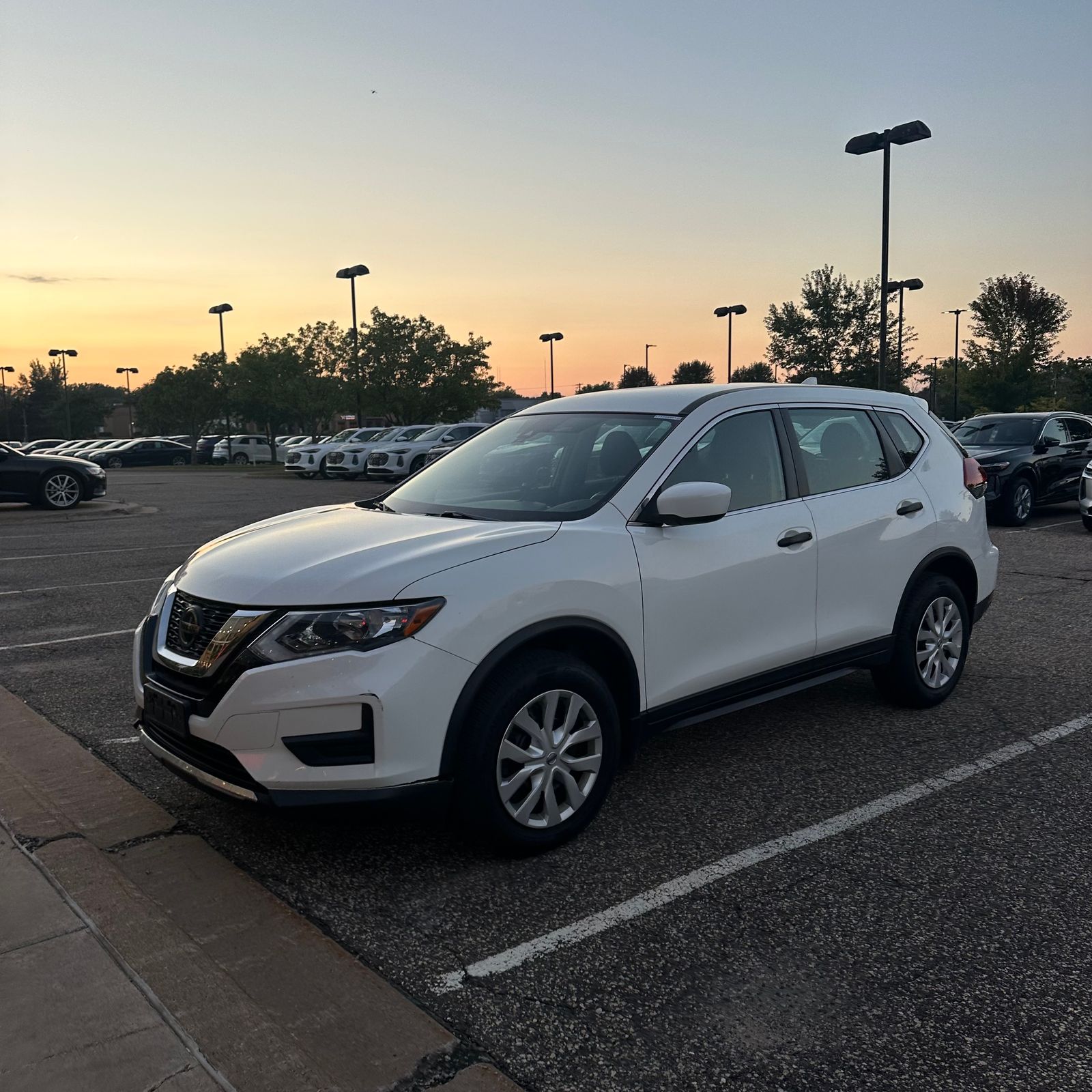 Thumbnail: 2019 Nissan Rogue - 1