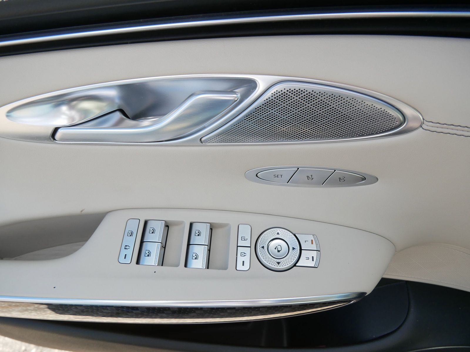 Thumbnail: 2023 Genesis GV70 - 15