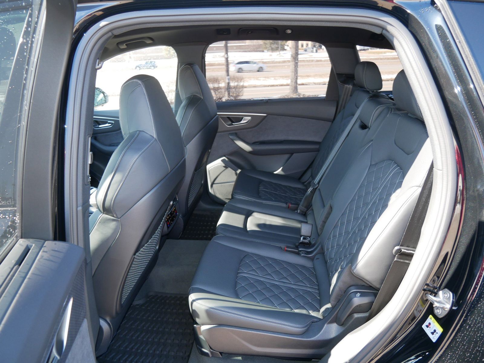 Thumbnail: 2026 Audi SQ7 - 9