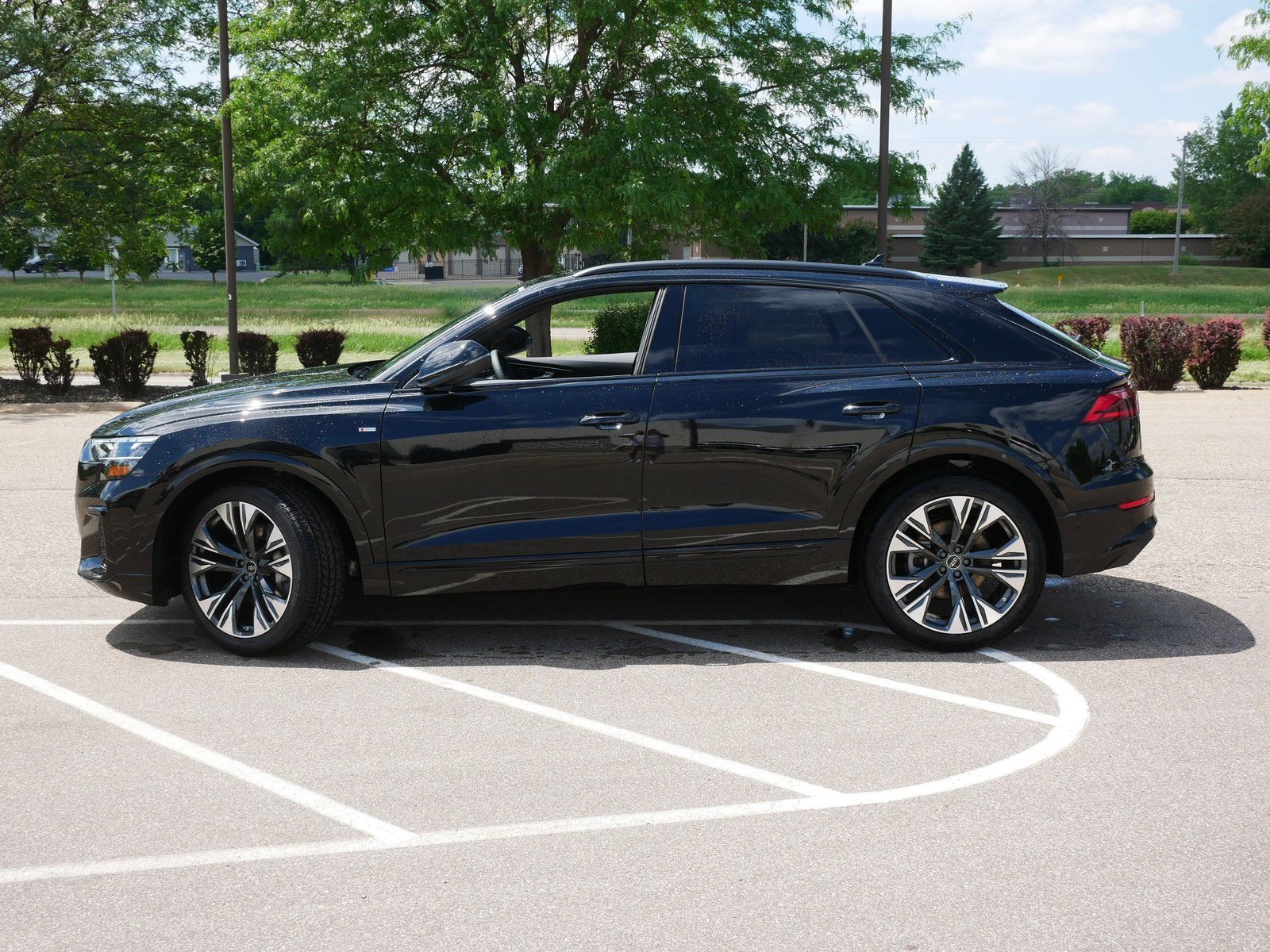 Thumbnail: 2026 Audi Q8 - 2