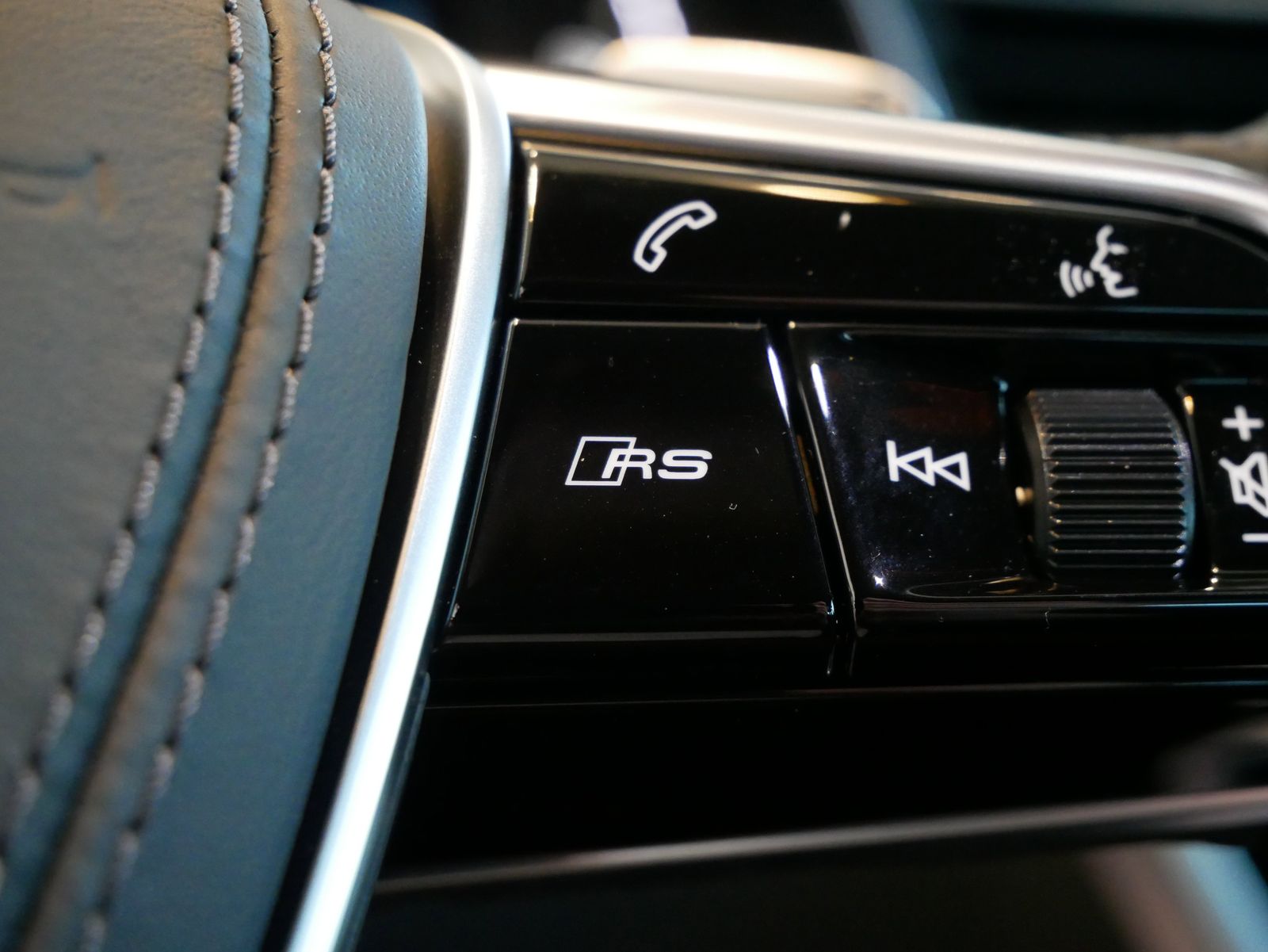 Thumbnail: 2026 Audi RS 6 - 14