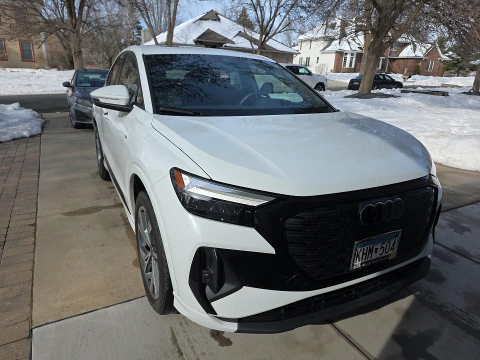 Thumbnail: 2023 Audi Q4 e-tron - 8