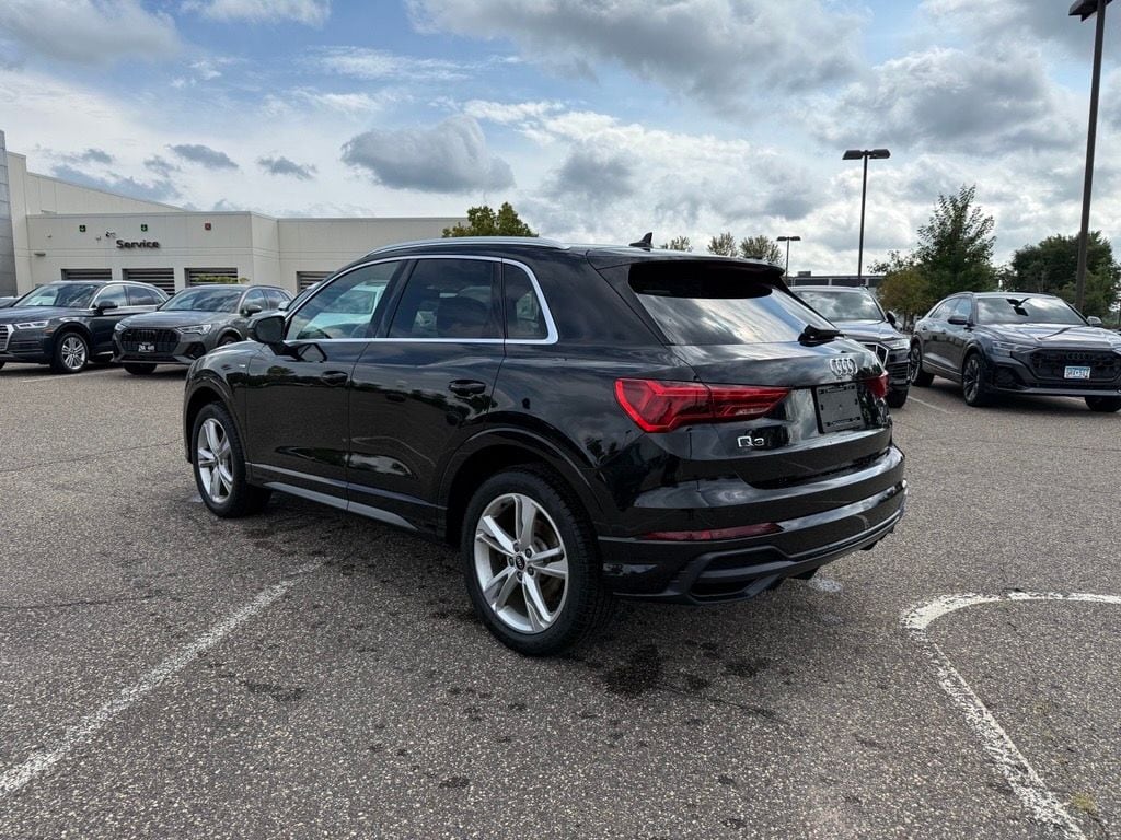 Thumbnail: 2021 Audi Q3 - 4