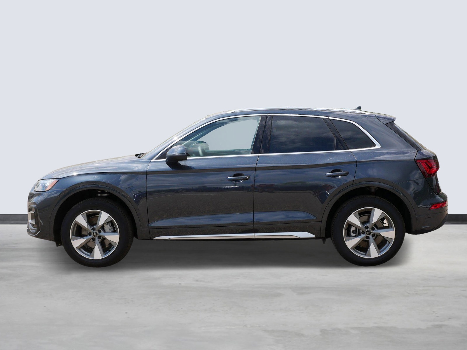 Used 2024 Audi Q5 Premium with VIN WA1ABAFY5R2049756 for sale in Maplewood, Minnesota