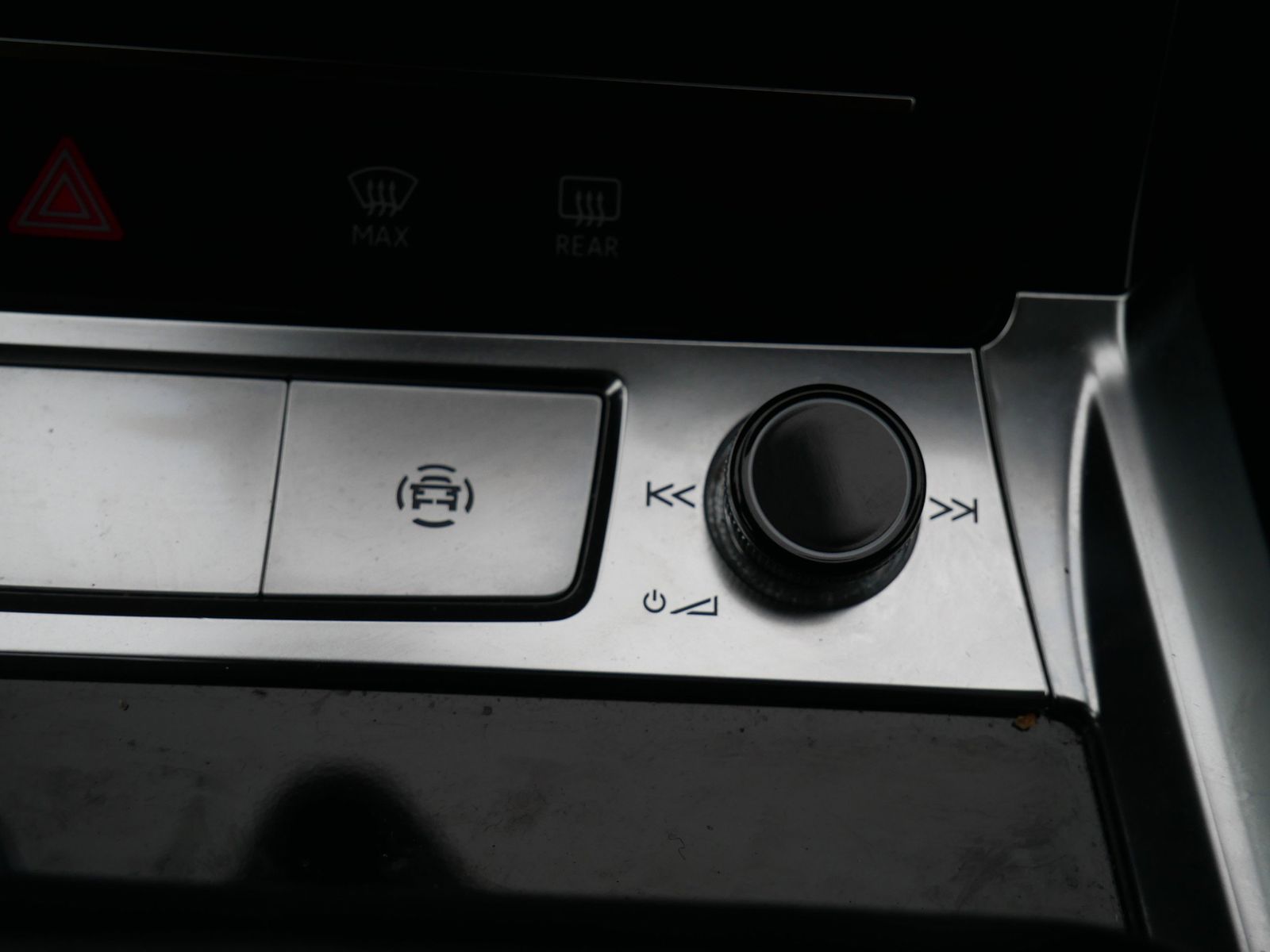 Thumbnail: 2024 Audi Q8 e-tron - 21