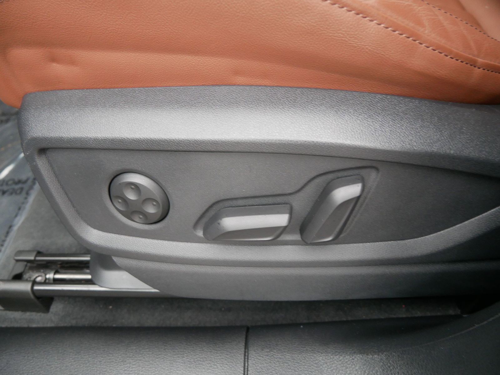 Thumbnail: 2025 Audi Q5 - 15